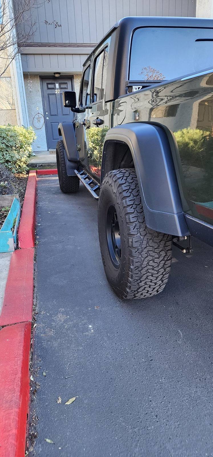 Jeep Gladiator That “tuck” though! - 37" BFG KO2 C with +25 mm Method Wheels - No Lift 20240210_145231