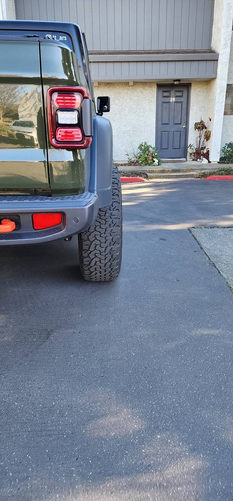 Jeep Gladiator That “tuck” though! - 37" BFG KO2 C with +25 mm Method Wheels - No Lift 20240210_144935