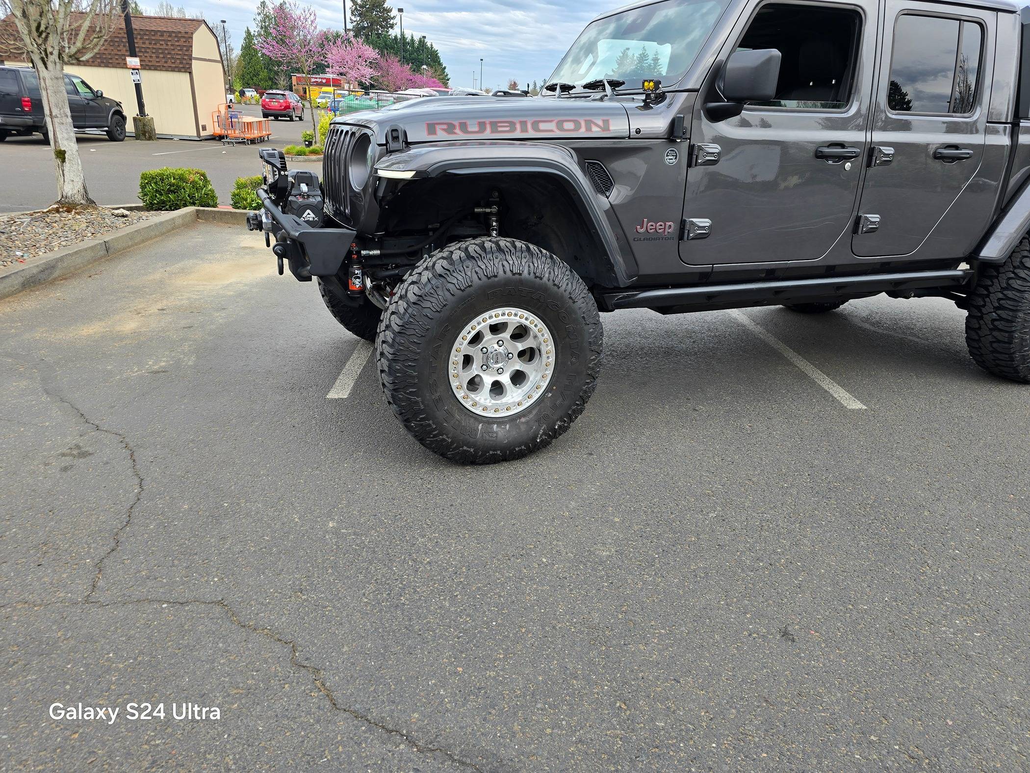 Jeep Gladiator Kmc Riot beadlock wheels 20240413_172029