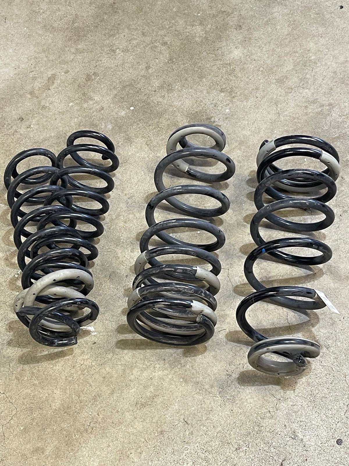 Jeep Gladiator Putting rear springs on front IMG_3808