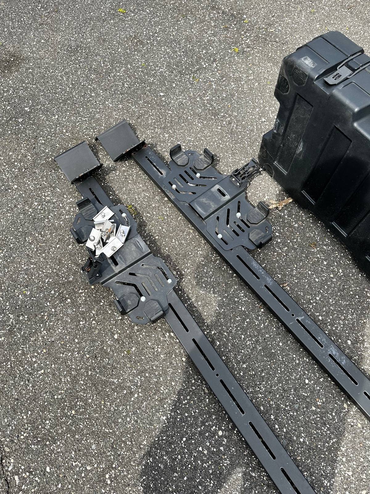 Jeep Gladiator Kbvoodoo Pro rack with 83L Roam storage bin with mounting kit $900 (1st edition steel) IMG_1299