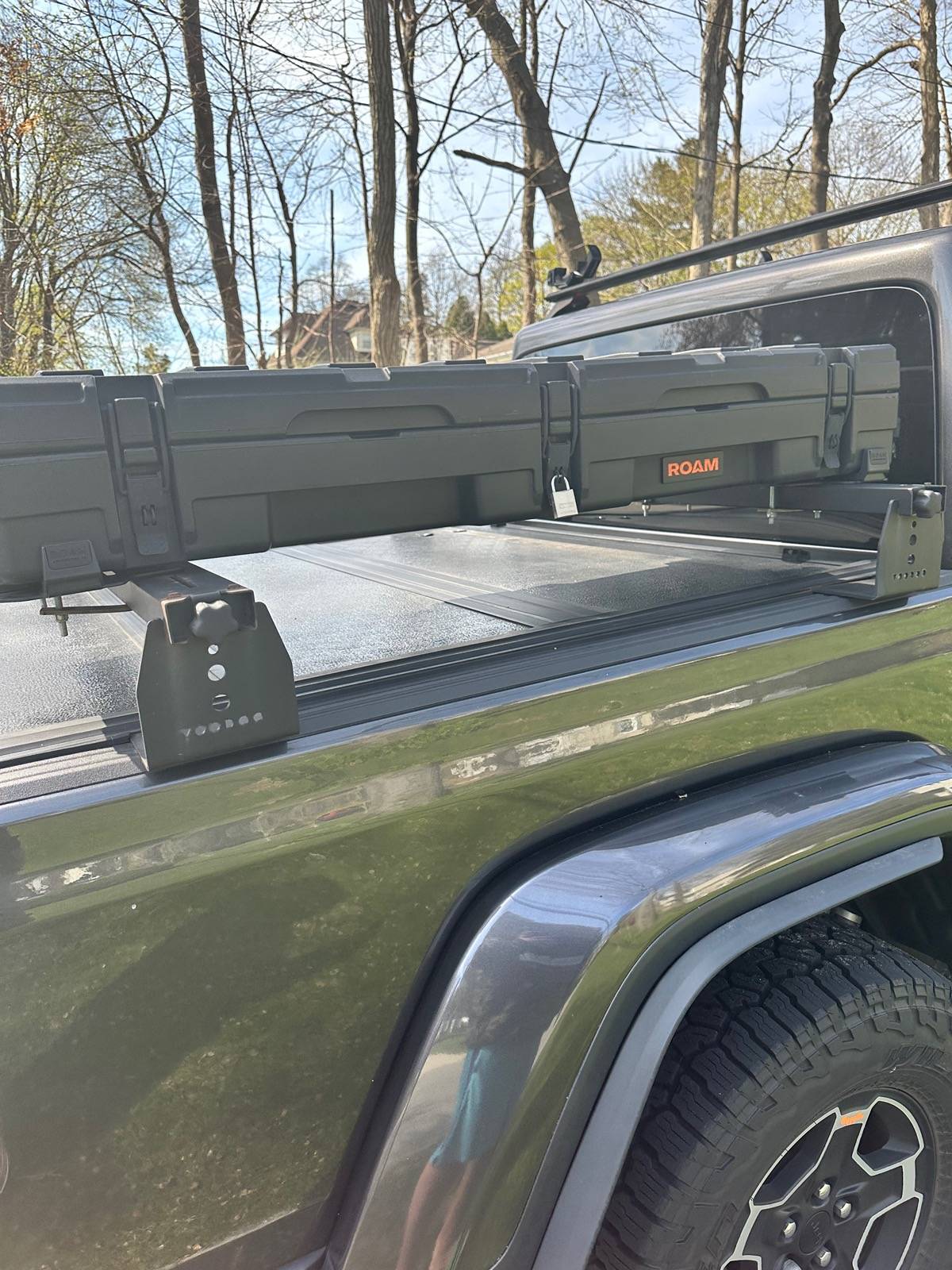 Jeep Gladiator Kbvoodoo Pro rack with 83L Roam storage bin with mounting kit $900 (1st edition steel) IMG_1295