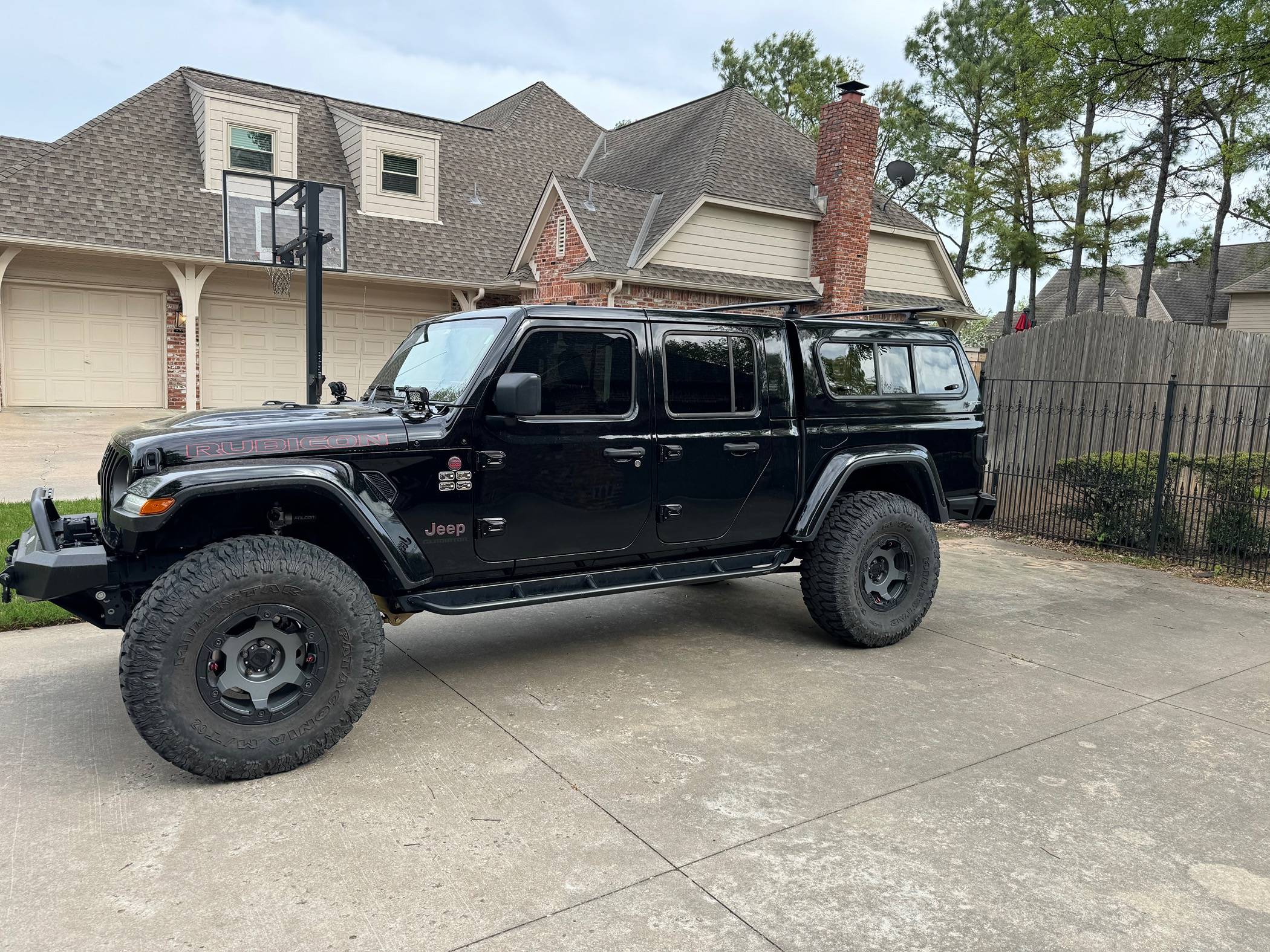 Jeep Gladiator Venturous Ozark Bed Cap IMG_0057