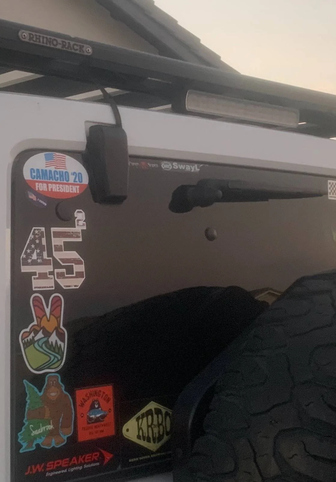 Jeep Gladiator Who's done Area Lighting with a Rack, RTT, & Awning Set Up?? Pics or Ideas please! IMG_4083