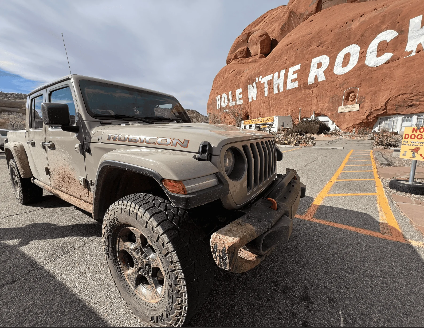 Jeep Gladiator Gladiator Glamour Shots 1713327585824-8v