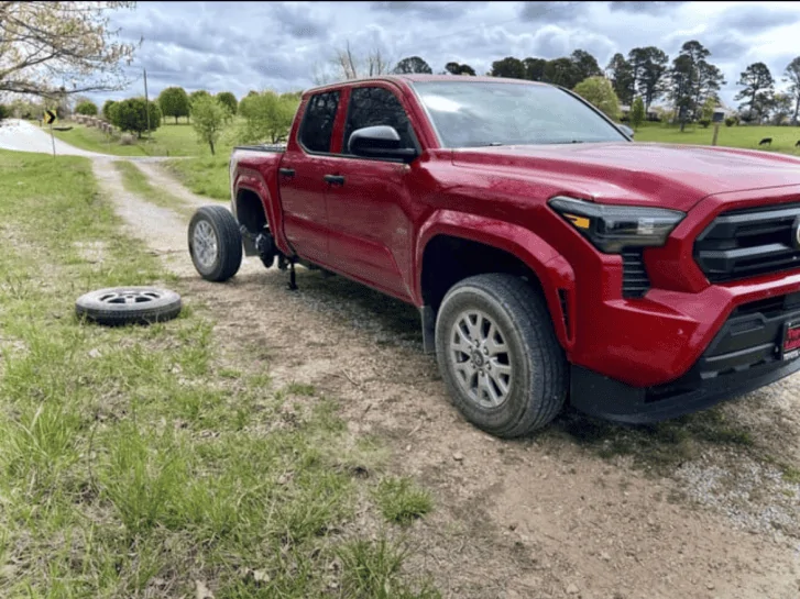 Jeep Gladiator Tacoma Breaks Down on Trail 1713369554991-2