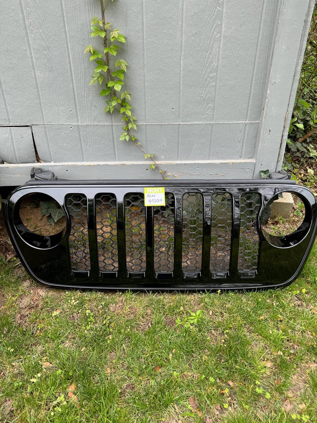 Jeep Gladiator Mopar satin black grill $150 IMG_1071