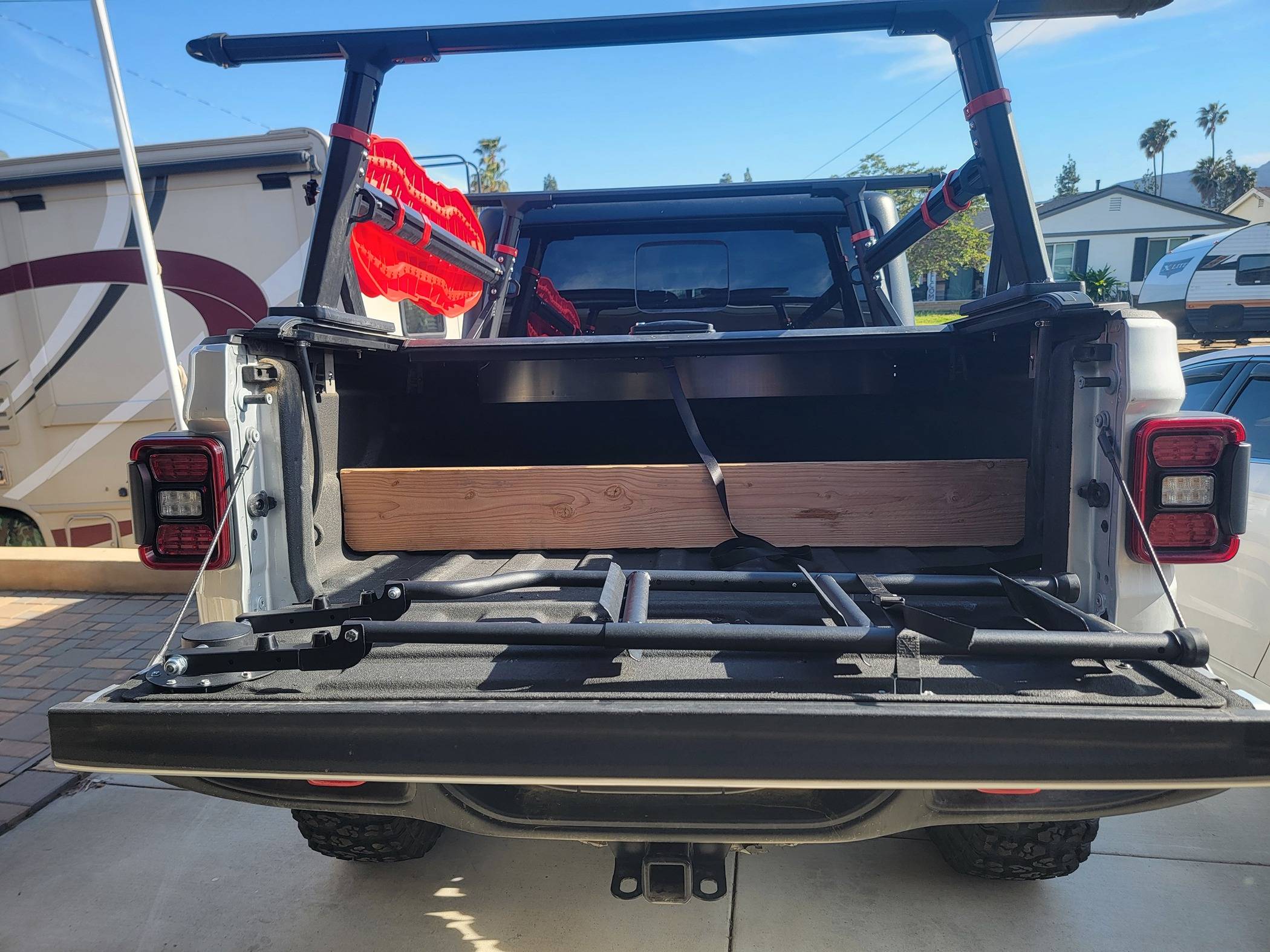 Jeep Gladiator Jane, the JTR Rear view of steps