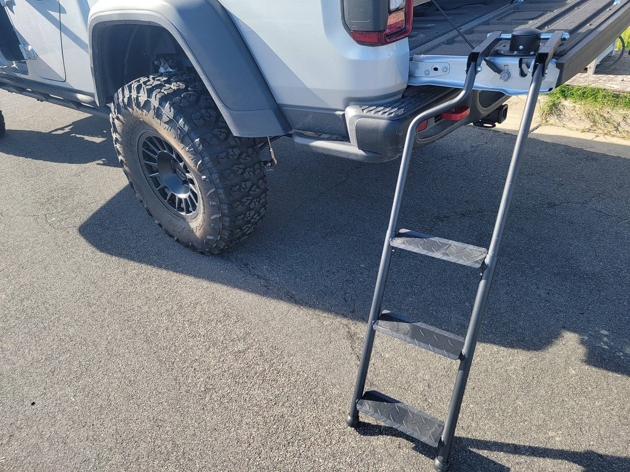 Jeep Gladiator Jane, the JTR side steps