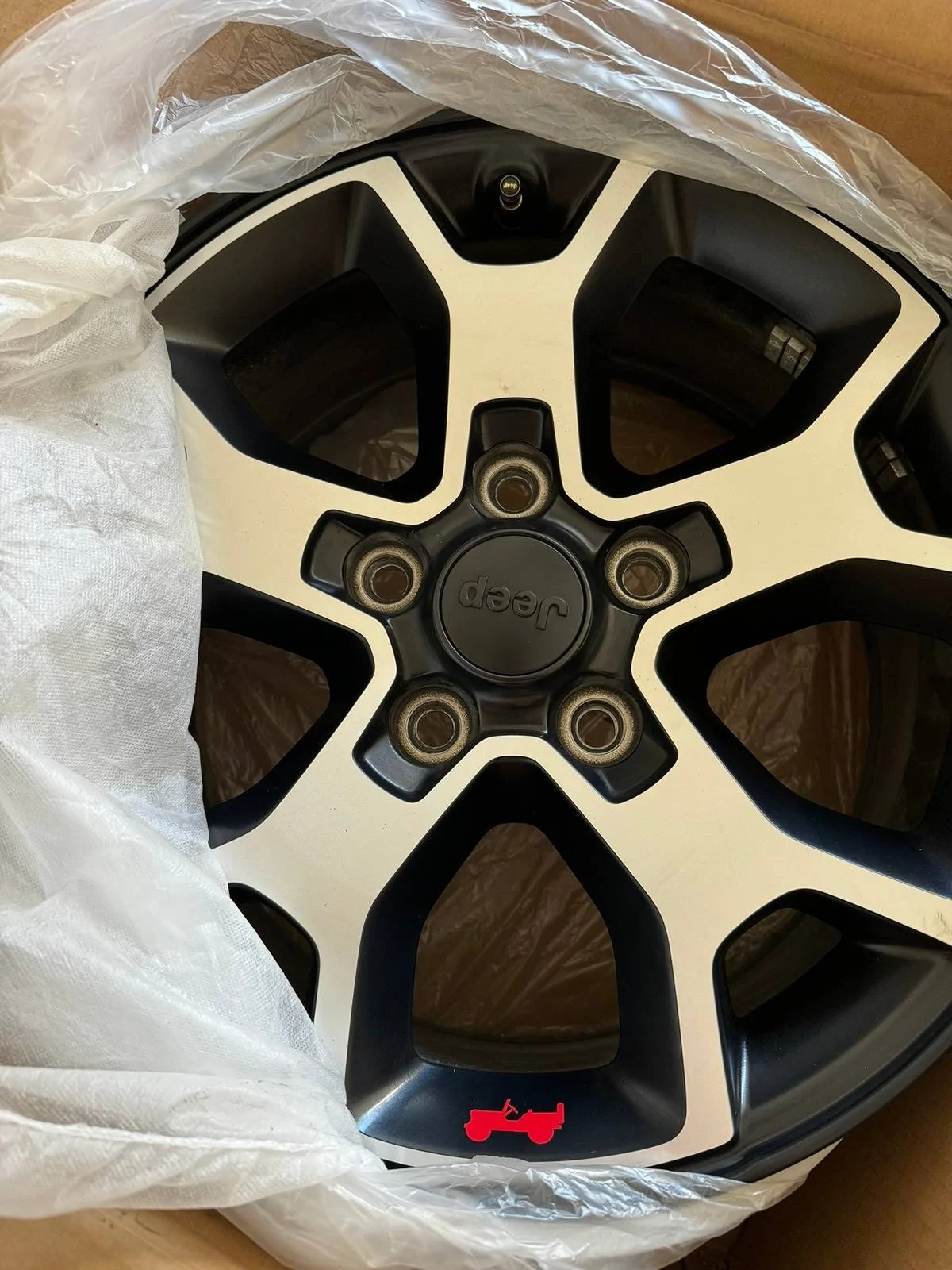 Jeep Gladiator FS: Genuine Mopar 17" Rubicon Alloy Wheels w/ TPMS IMG_1380
