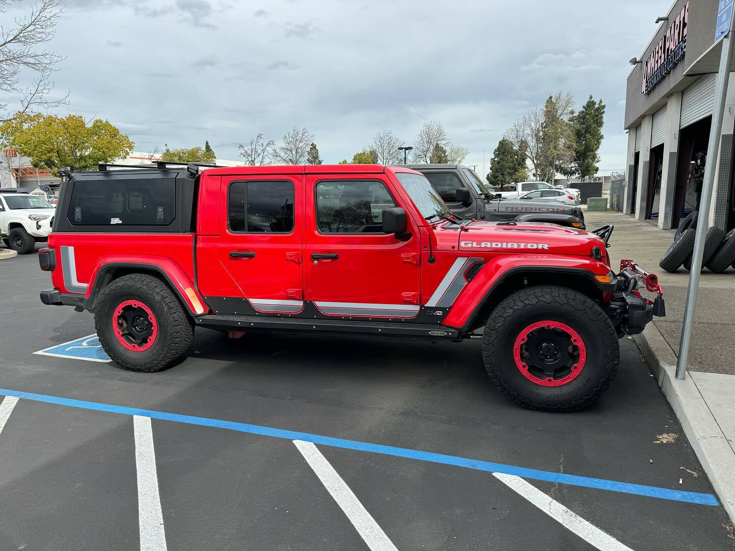 Jeep Gladiator AcccuAir Lift System 429556885_18418948693023784_4369370086863263563_n