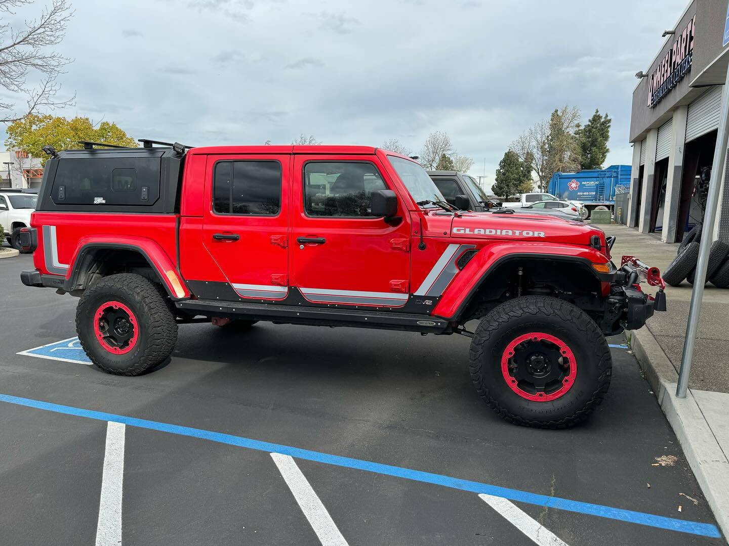 Jeep Gladiator AcccuAir Lift System 429581008_18418948672023784_2787716763843747736_n