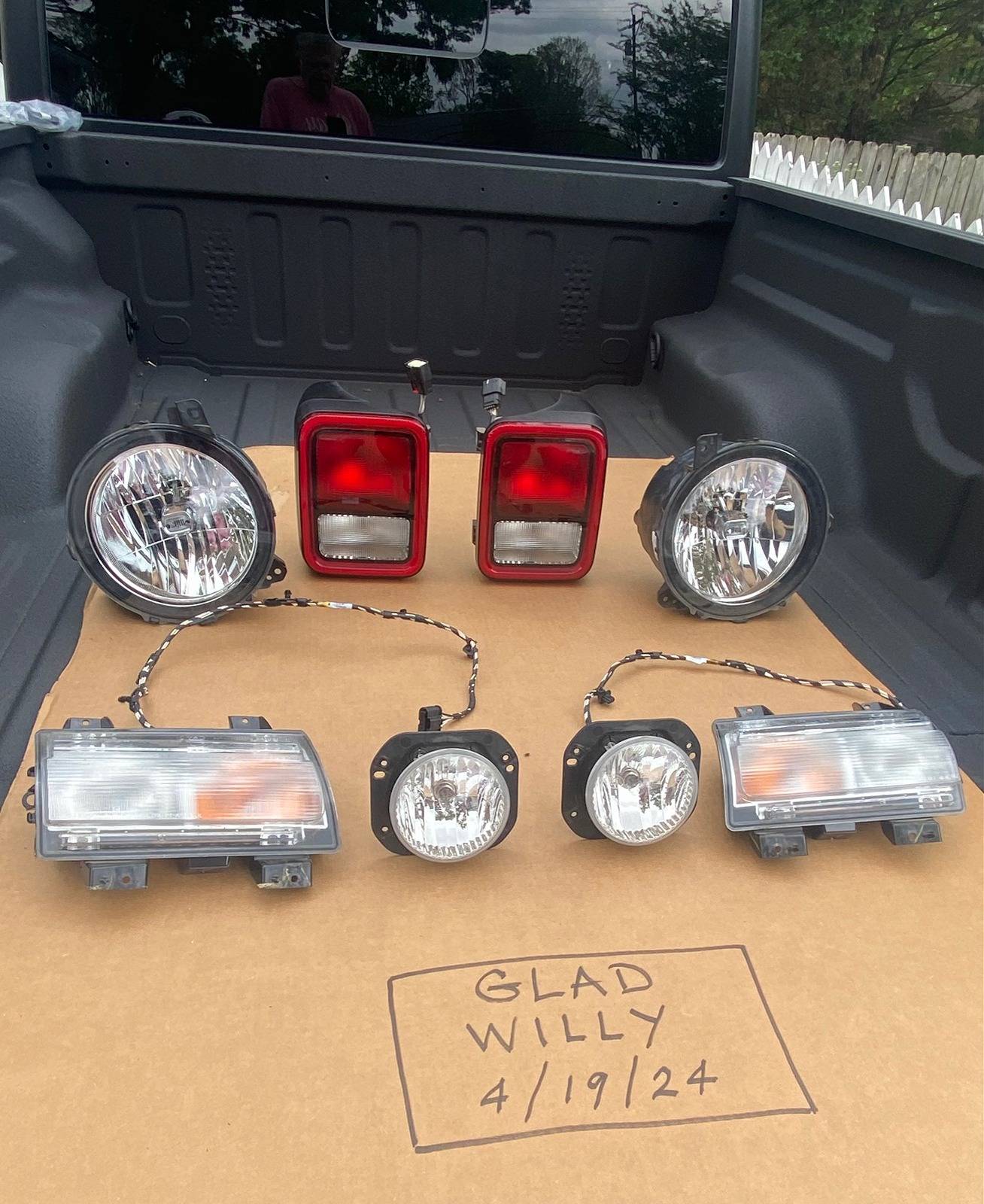 Jeep Gladiator Complete set of working factory halogen lights removed from my ‘21 Willys when I added OEM LED lights.  $325.00, plus shipping from 37421. IMG_3800