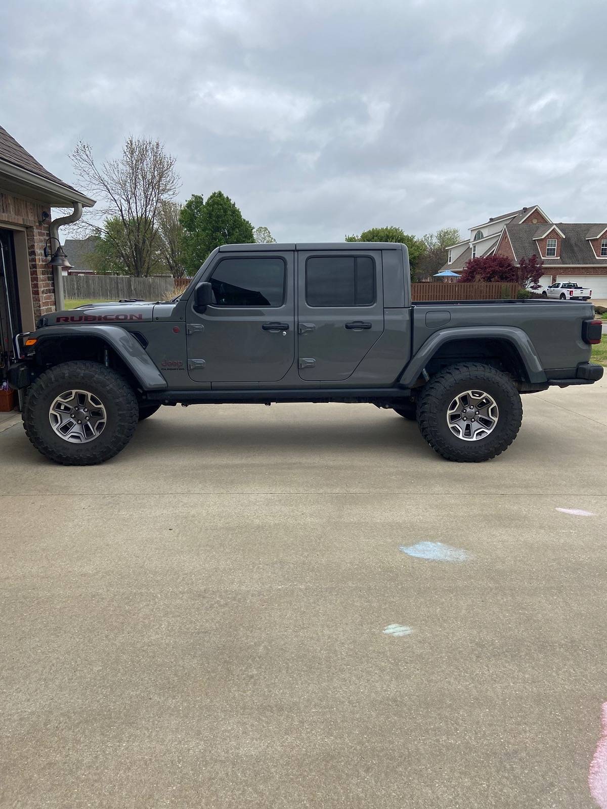 Jeep Gladiator Quadratec Hardrock Gunmetal wheels 17 x 8.5 - 6 mo old IMG_7541