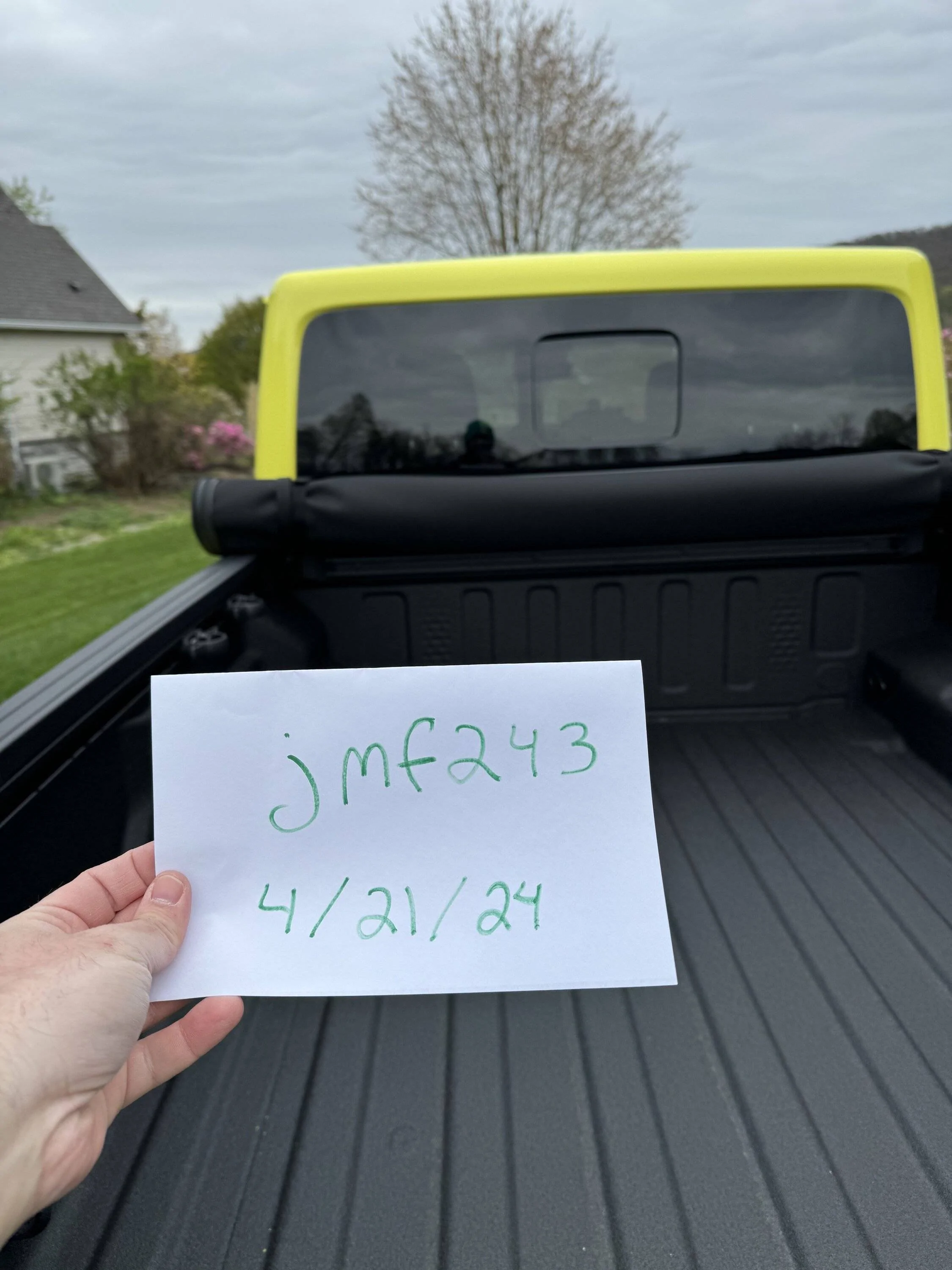 Jeep Gladiator Mopar Soft Roll-up Tonneau Cover 1 day old IMG_1078