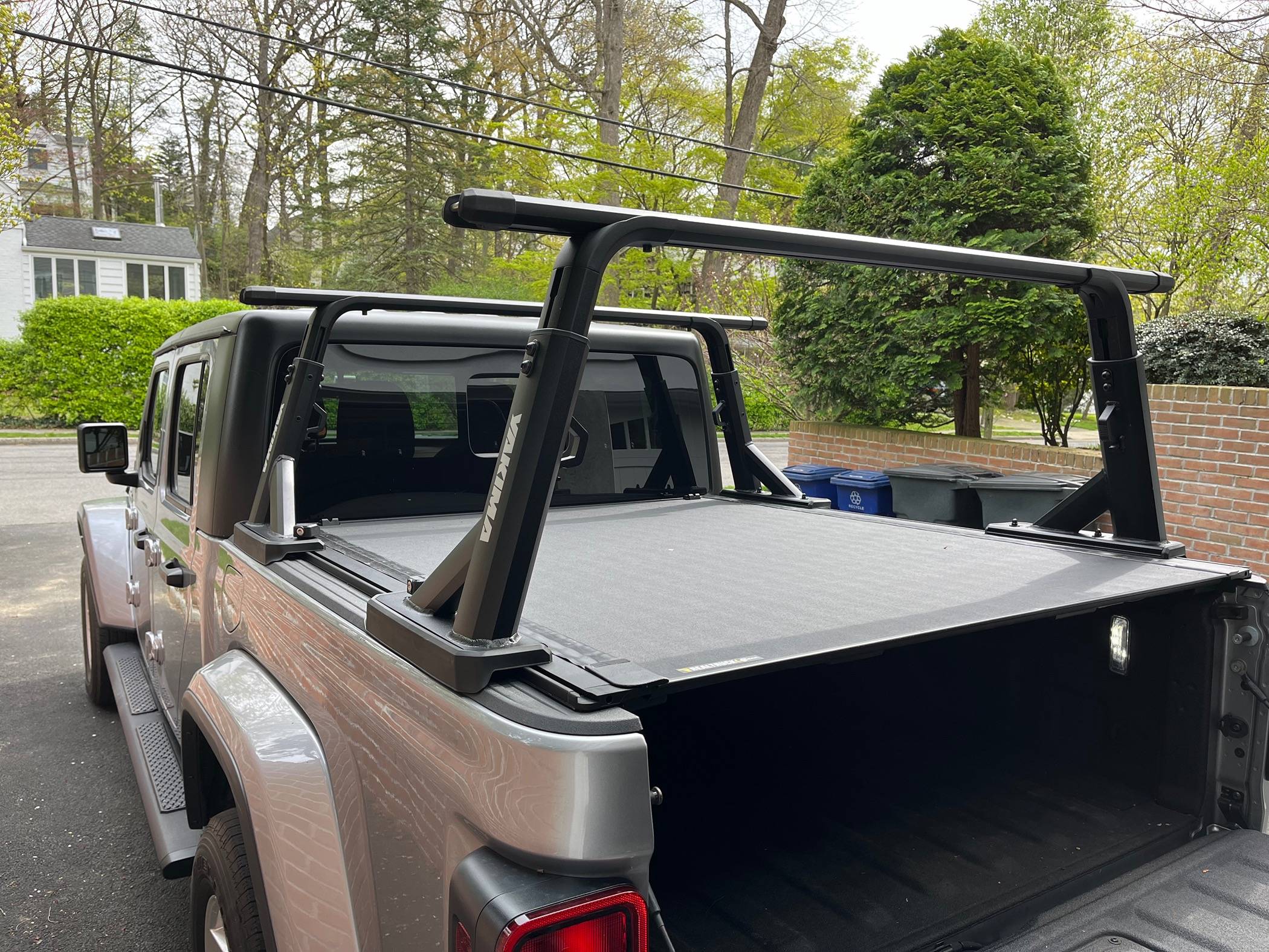Jeep Gladiator BAK x4 Revolver rolling tonneau Install and review IMG_1232