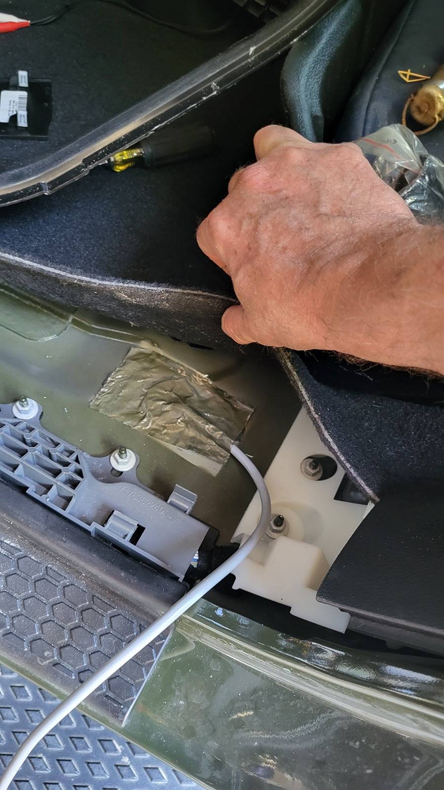 Jeep Gladiator Found new way to get coax/wire from cab to bed. 20240422_143411