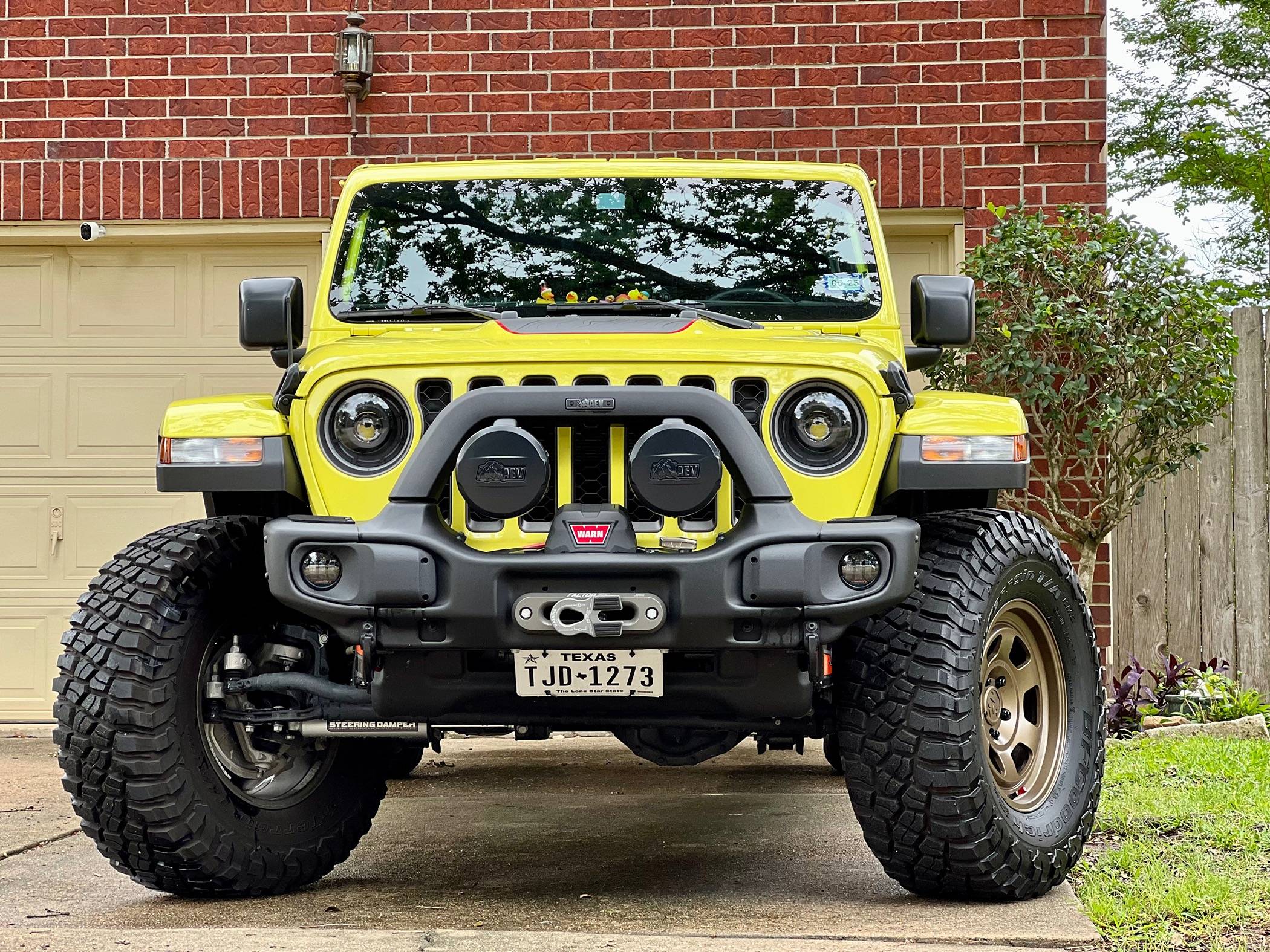 Jeep Gladiator HIGH VELOCITY YELLOW Gladiator JT Club A3284559-6847-4747-9757-BE75F801BCED