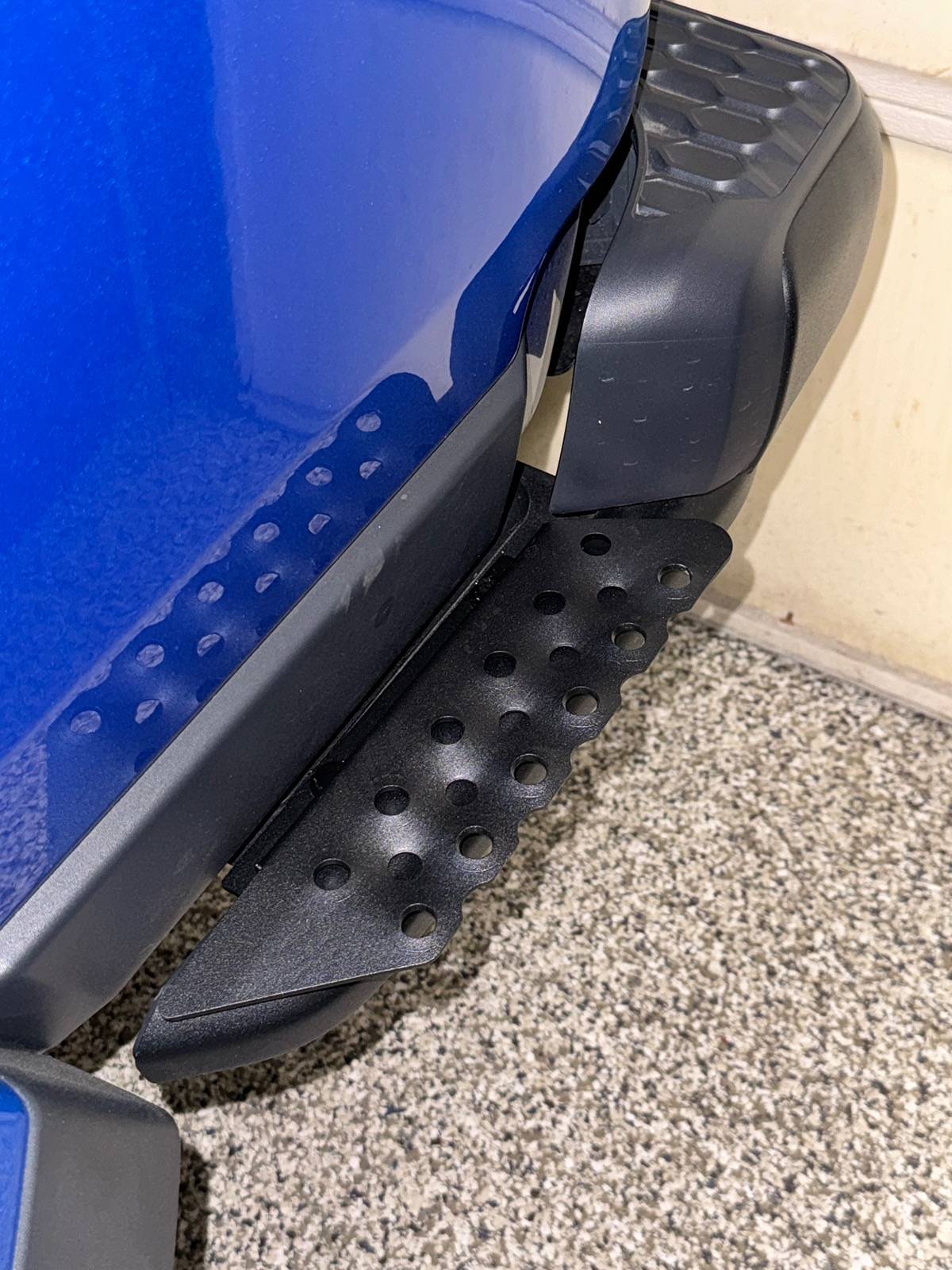 Jeep Gladiator Tailgate steps. has anyone installed something like this? Opinions? IMG_0594