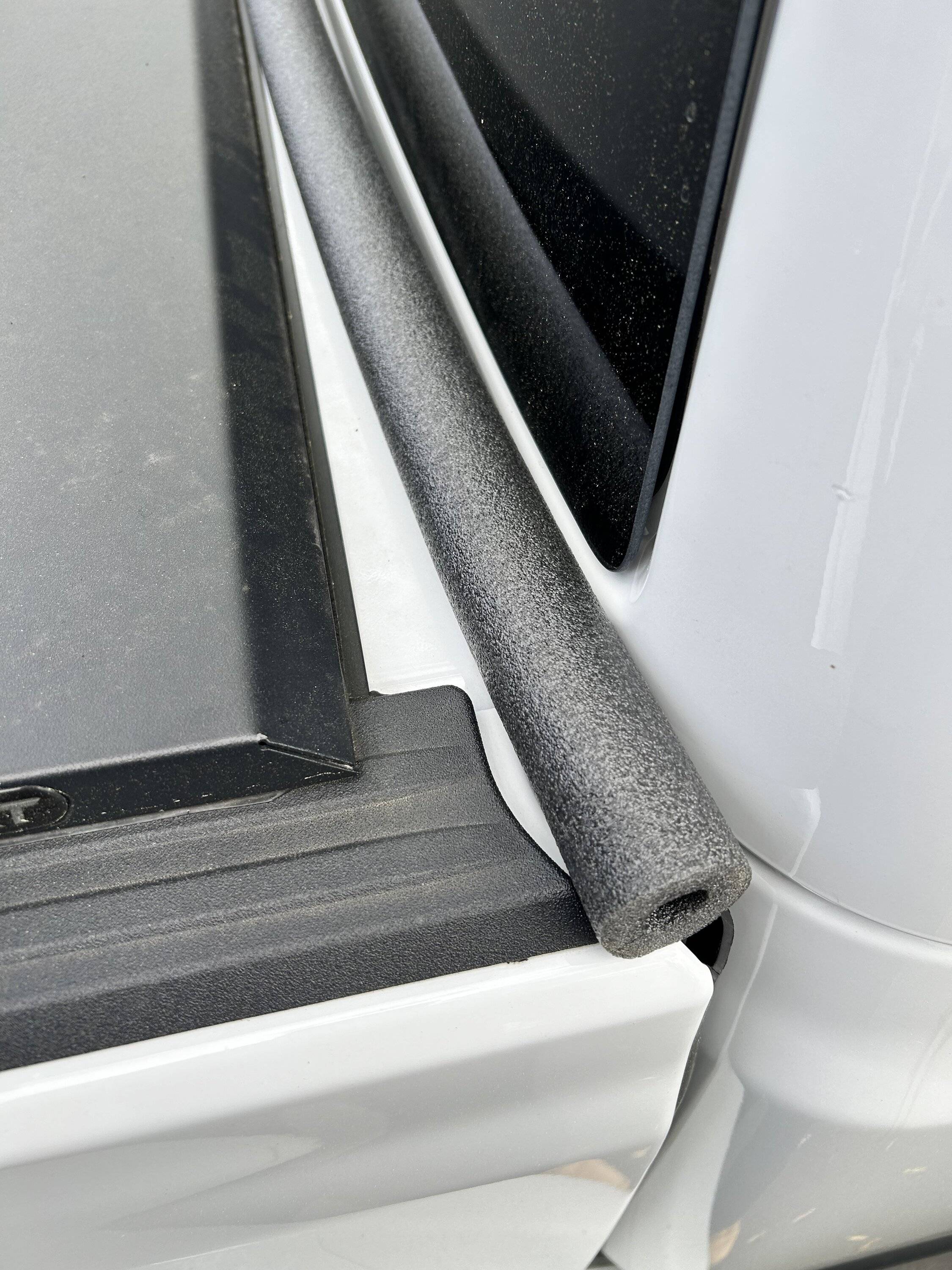 Jeep Gladiator Cab / Bed Gap - fill in to keep leaves out IMG_1835