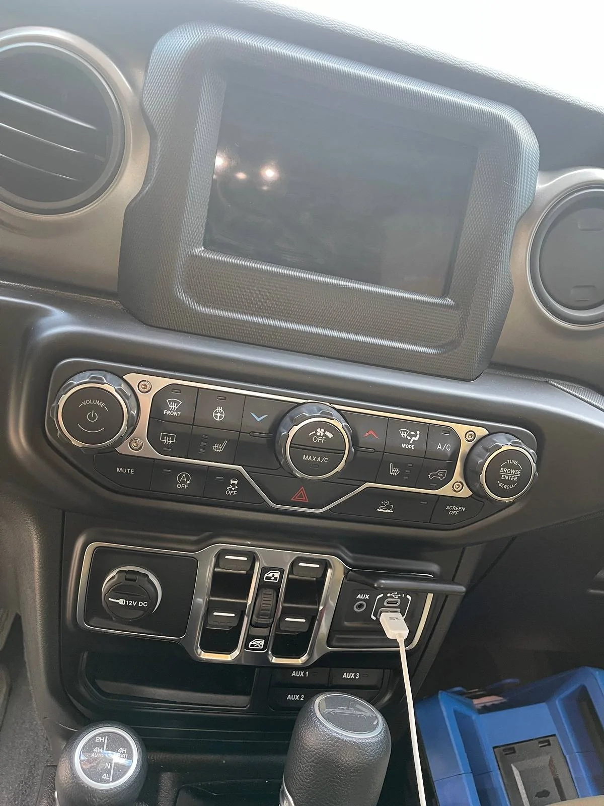 Jeep Gladiator 2022 Gladiator Willy’s, ~25k miles, $34,500obo Int Radio:Dash
