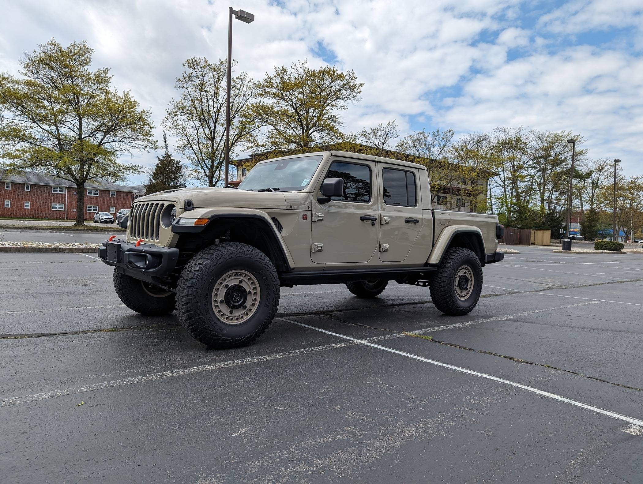 Jeep Gladiator New 37" Mud Hogs .. PXL_20240425_151020825