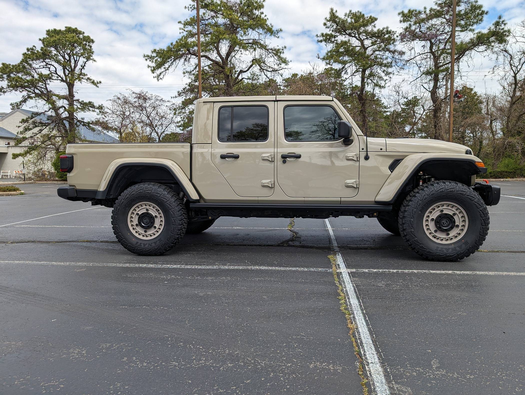 Jeep Gladiator New 37" Mud Hogs .. PXL_20240425_151039774