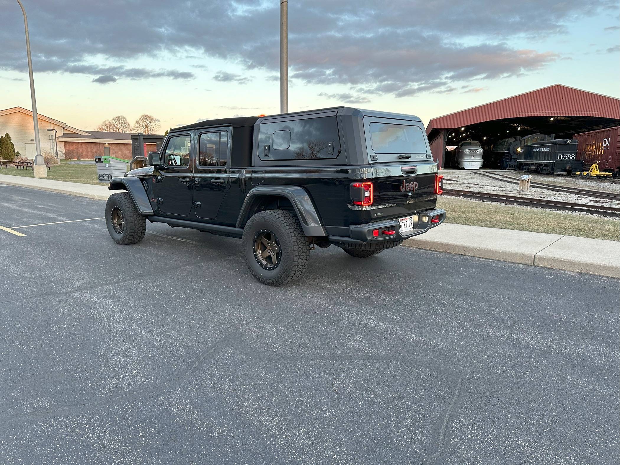 Jeep Gladiator Bronze wheels 2024-03-19_18-54-18_594