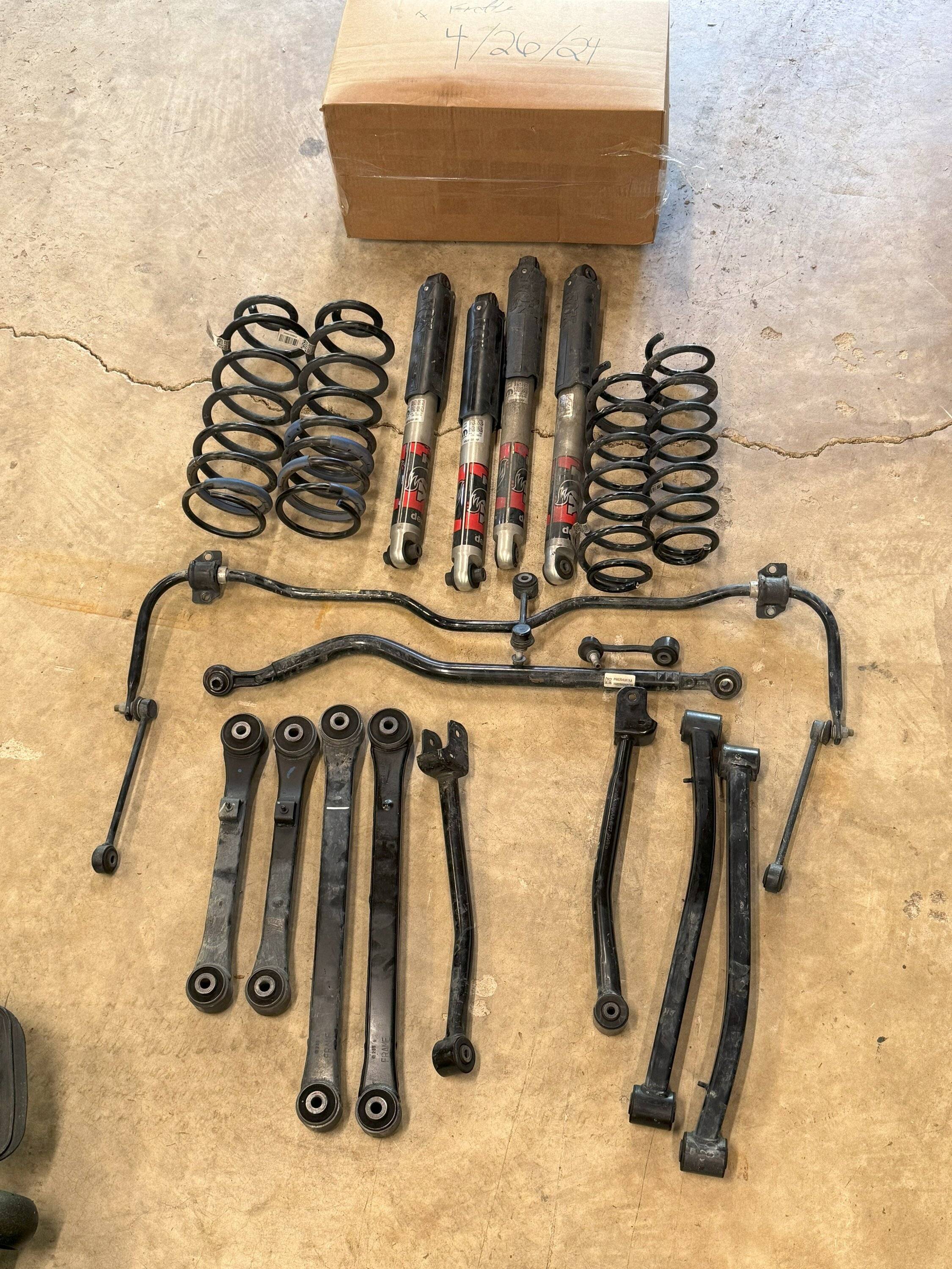 Jeep Gladiator 2020 Stock JTR suspension IMG_2487