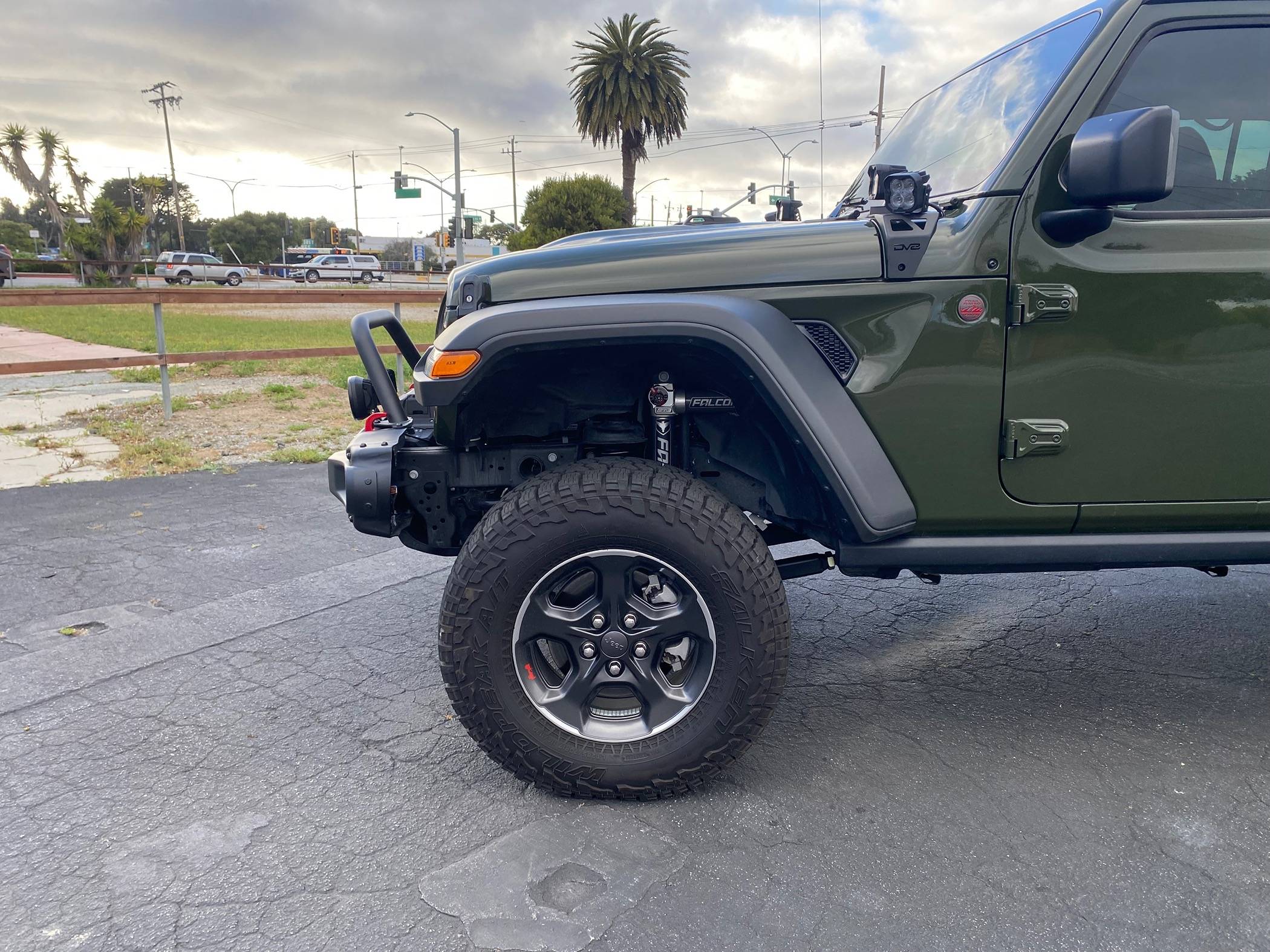 Jeep Gladiator Lift installed. Tire is all jacked. Help. IMG_0971
