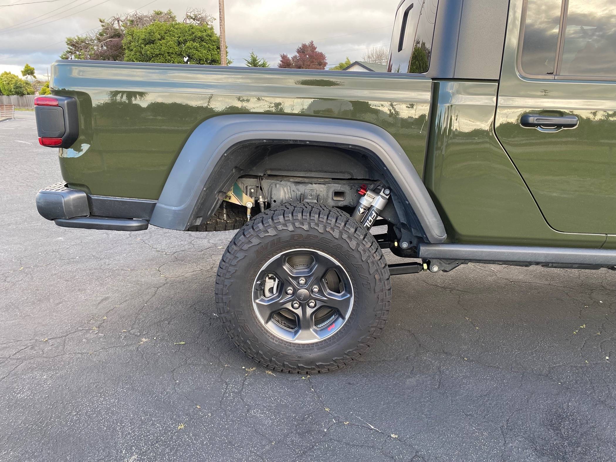 Jeep Gladiator Lift installed. Tire is all jacked. Help. IMG_0973