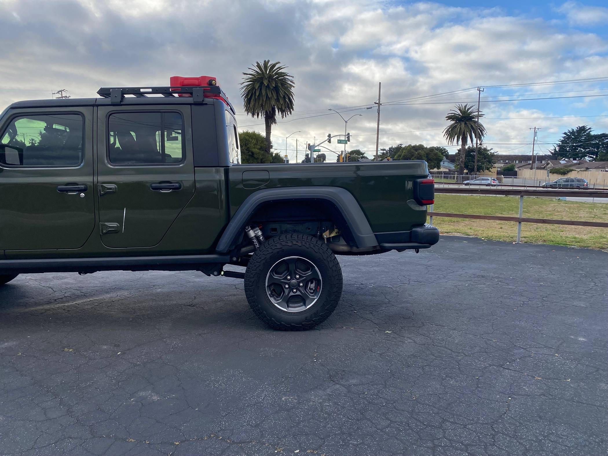Jeep Gladiator Lift installed. Tire is all jacked. Help. IMG_0970