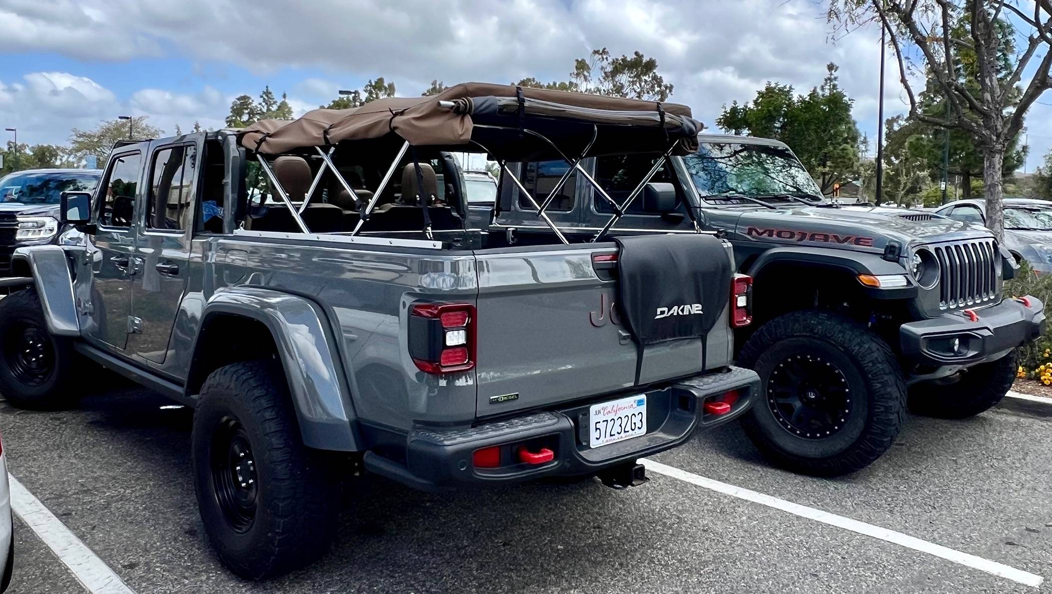 Jeep Gladiator Jeeps Parking Next To Jeeps IMG_7067