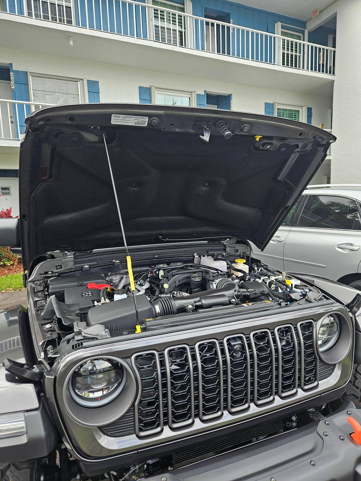 Jeep Gladiator 2024 Mojavicon to be Hood Before