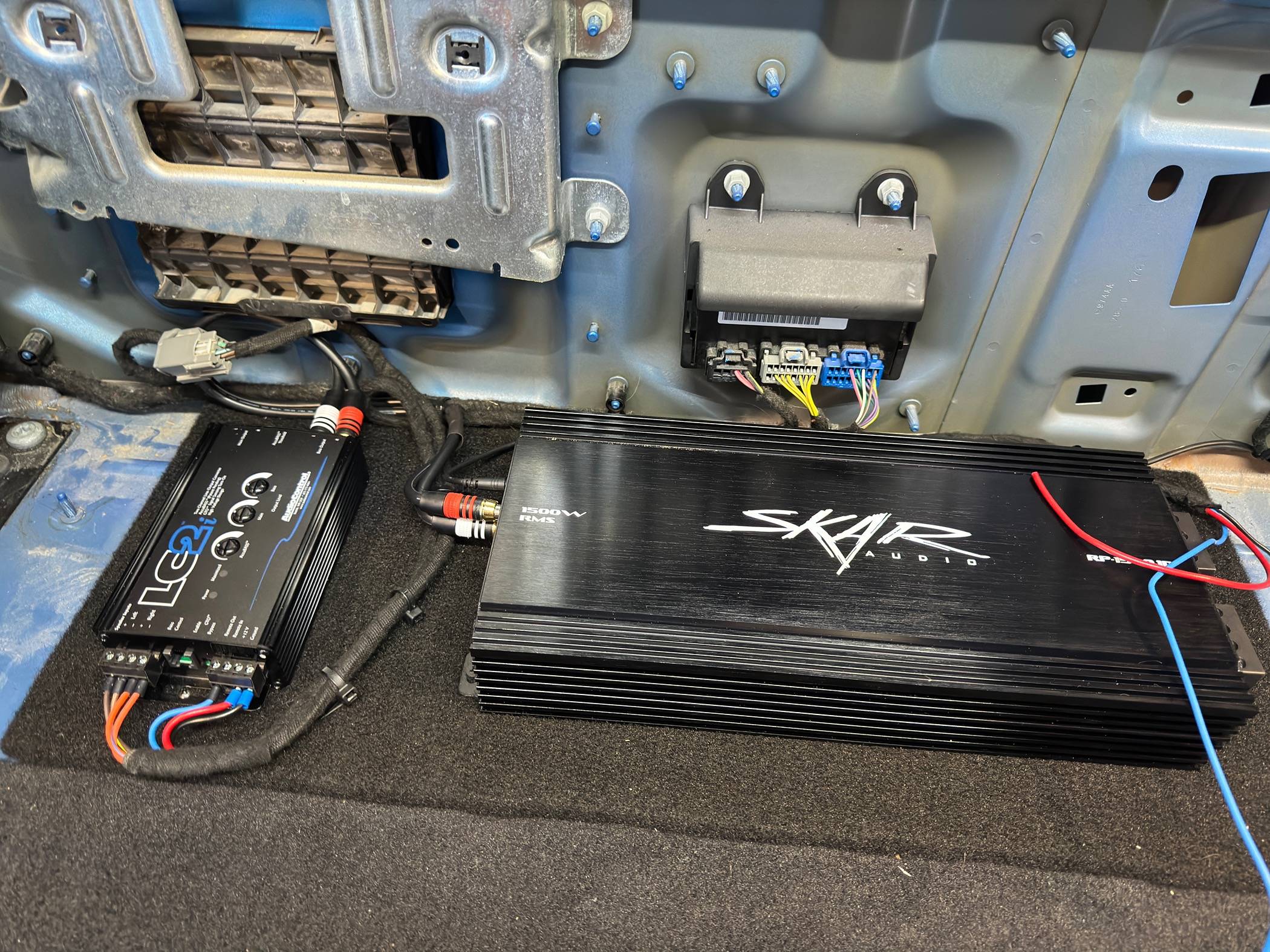 Jeep Gladiator Removed the little factory subwoofer for something bigger. IMG_1177.JPG
