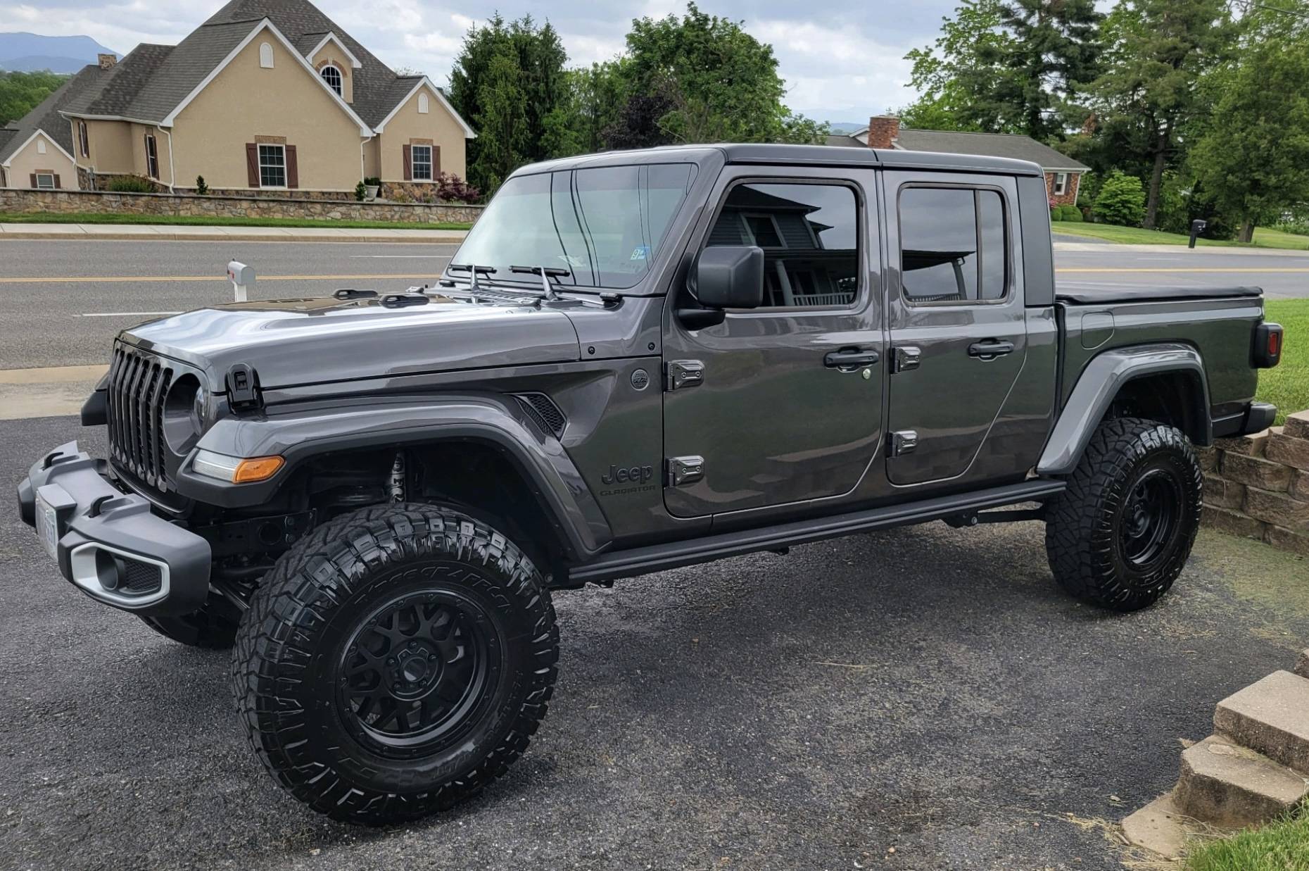 Jeep Gladiator KMC 535 rims, Nitto Ridge Grappler 35/11.50/17 tires, TPMS and Lug Nuts IMG_1535