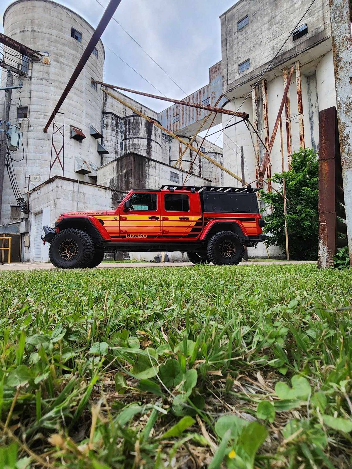 Jeep Gladiator 'Retro' Graphics Option? 437094879_1441012863183792_3177230672848059616_n