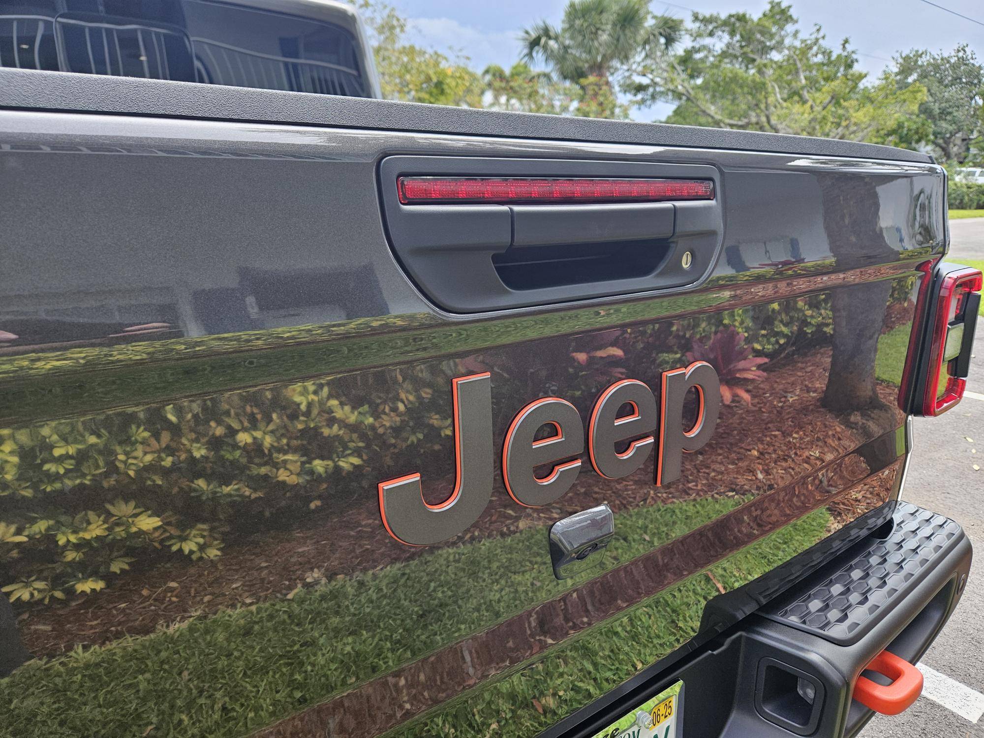 Jeep Gladiator 2024 Mojavicon to be 1000000784