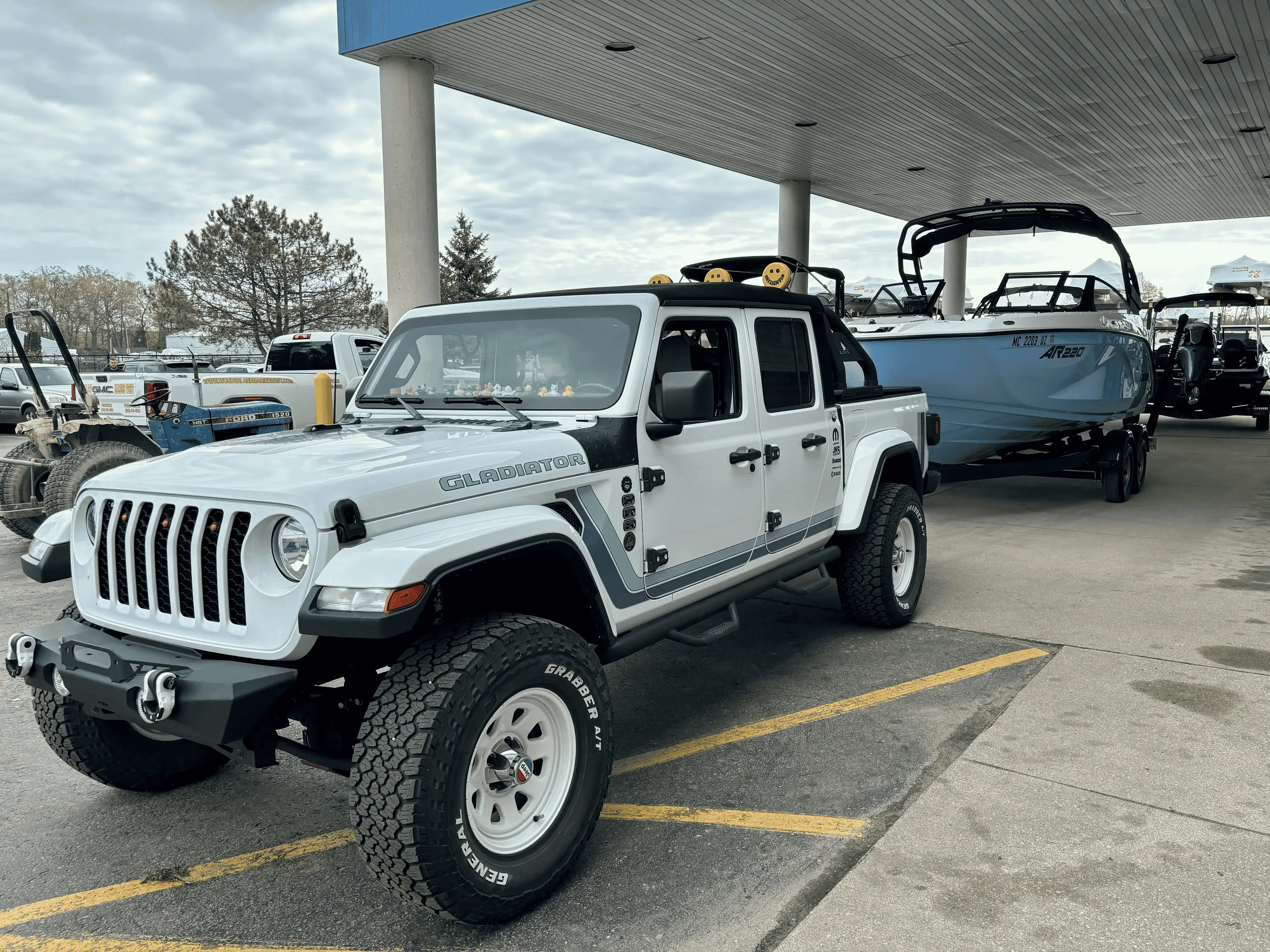 Jeep Gladiator Brought the new boat home 1714871051821-aa