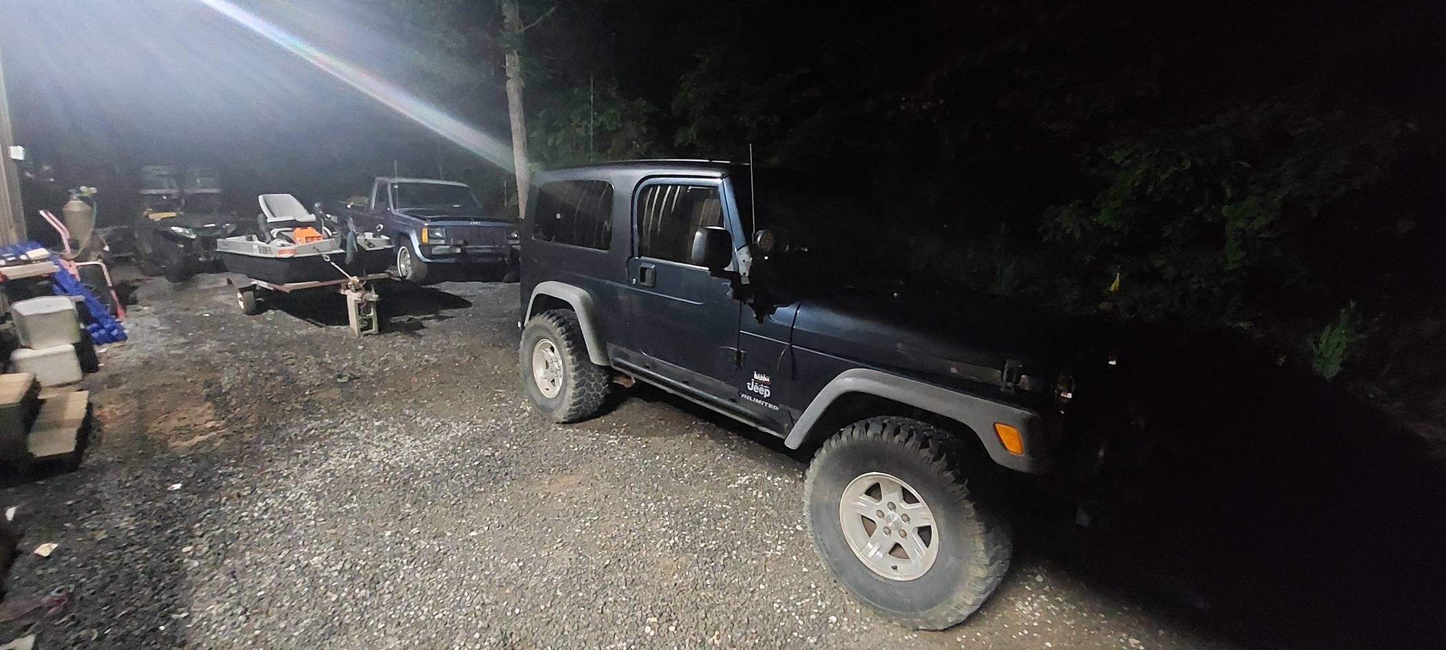 Jeep Gladiator Old school vs new school 17148737694185774286740168867228