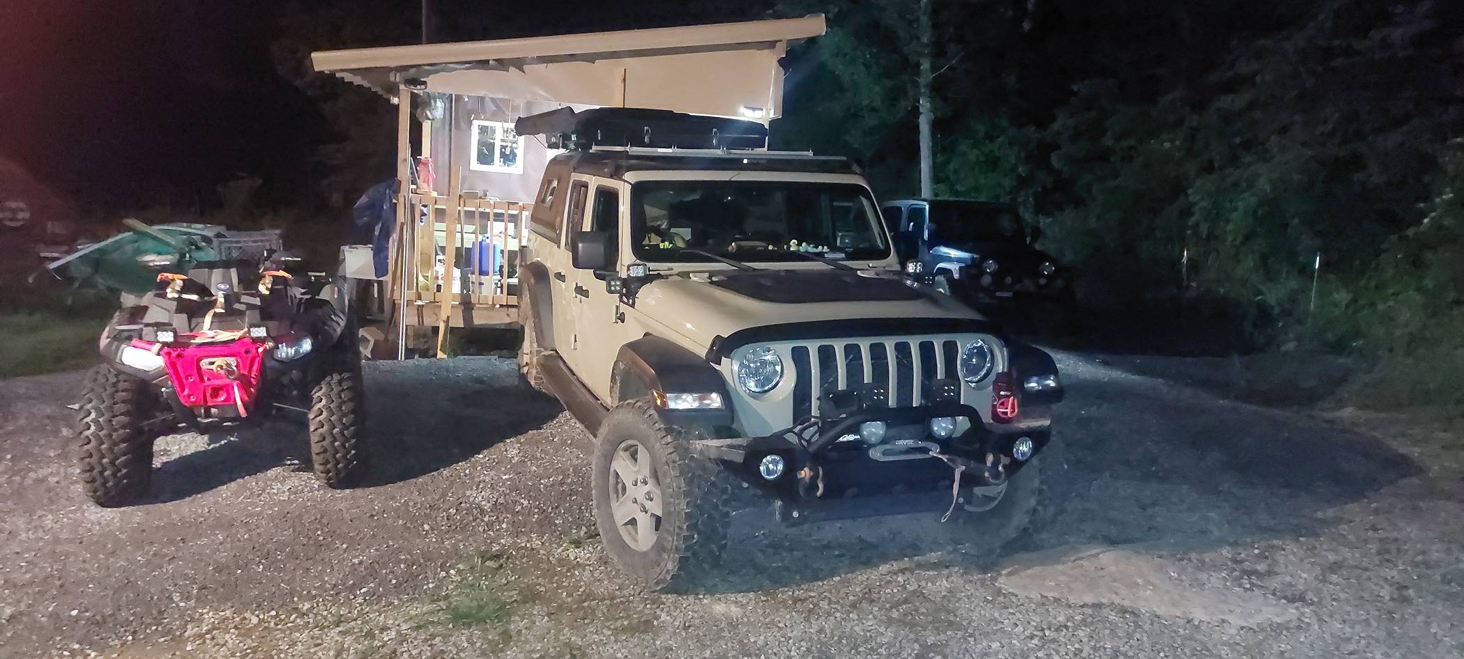 Jeep Gladiator Old school vs new school 17148738639607429553173827198026