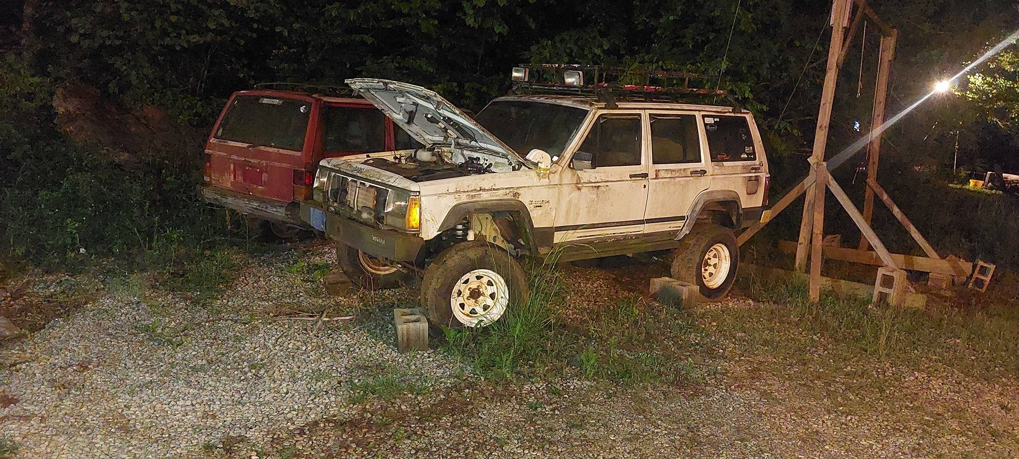 Jeep Gladiator Old school vs new school 17148739071402044541797486878255