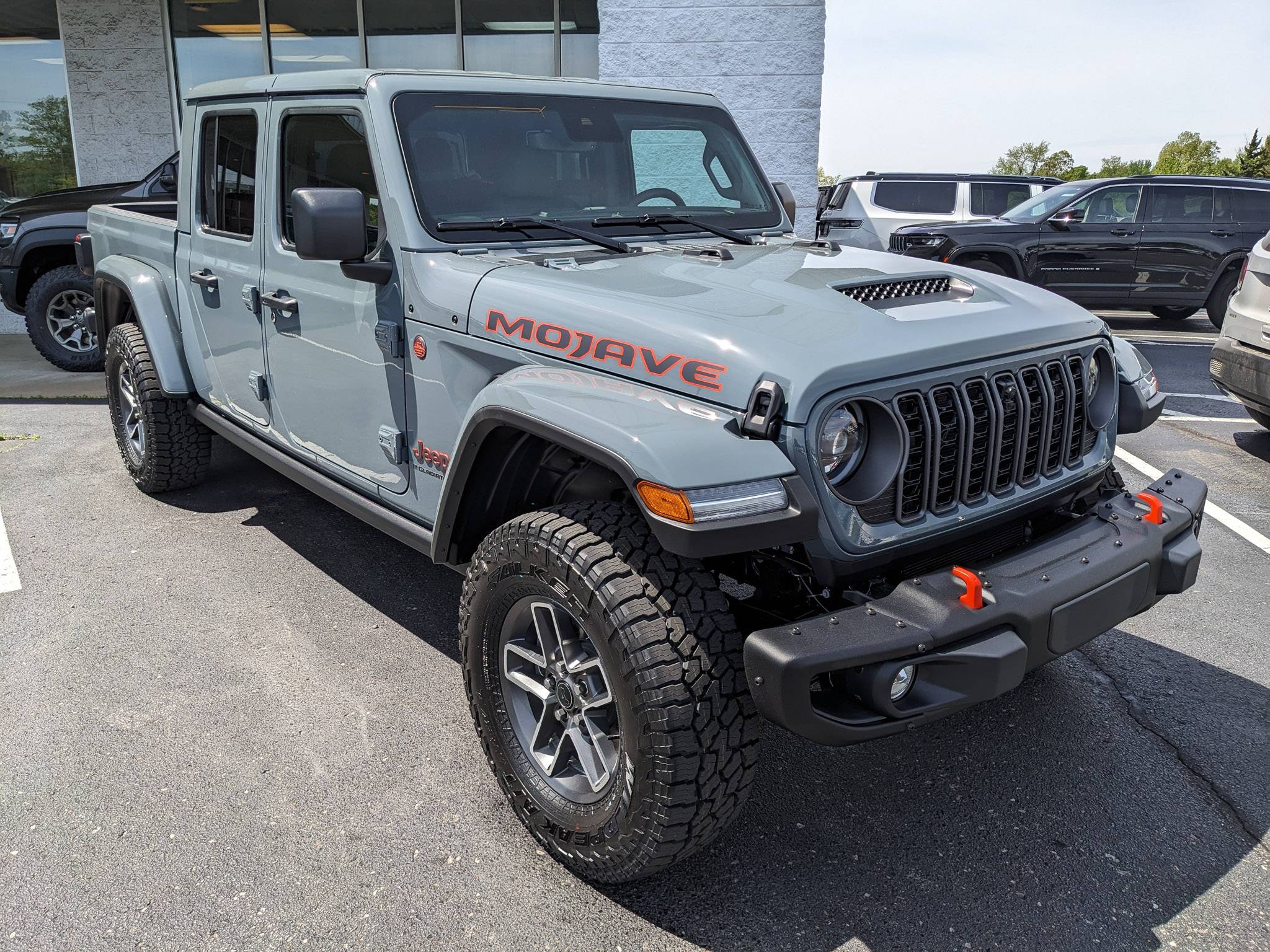 Jeep Gladiator 2024 Waiting Room gupton-jt2