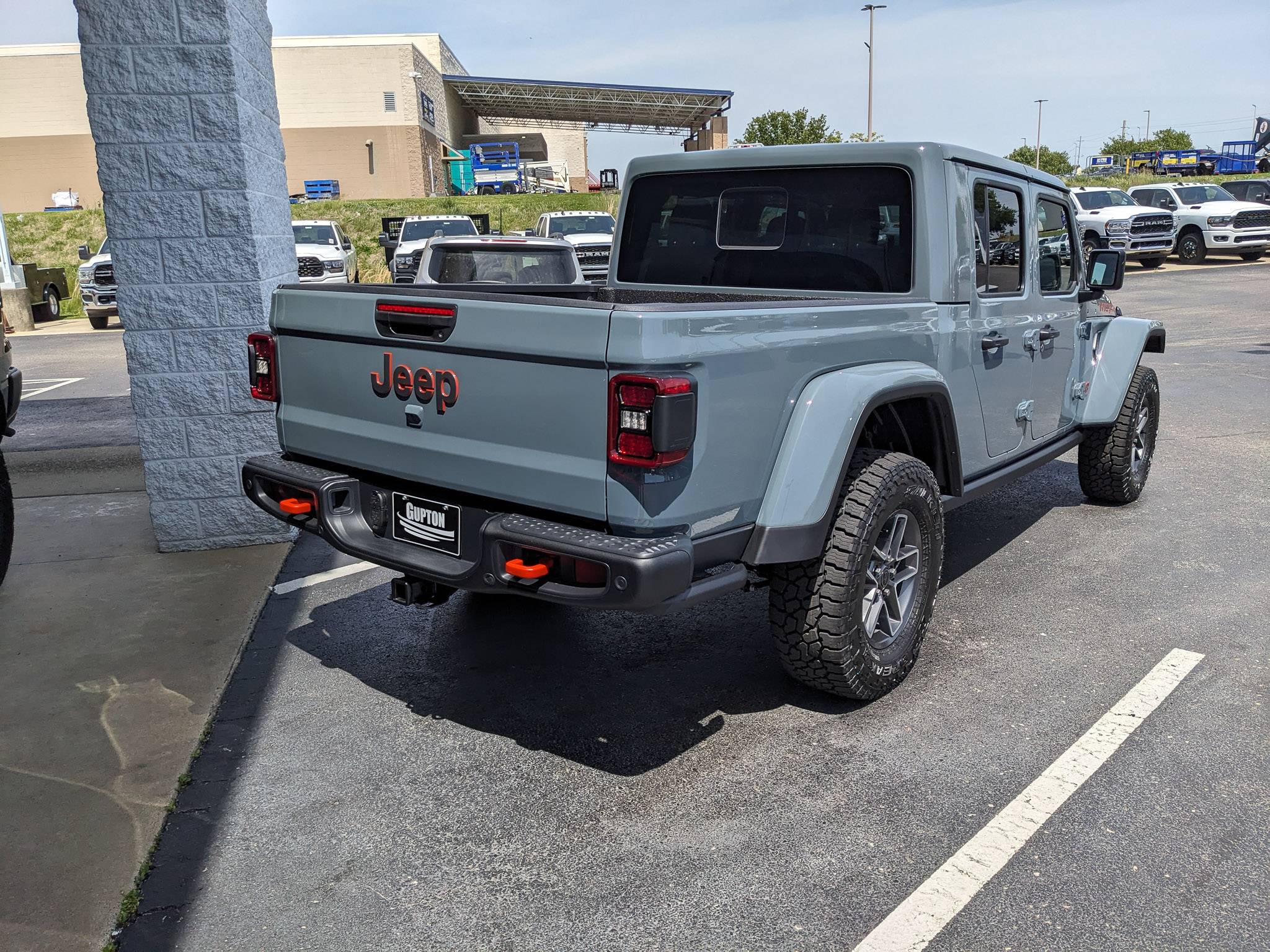 Jeep Gladiator 2024 Waiting Room gupton-jt1