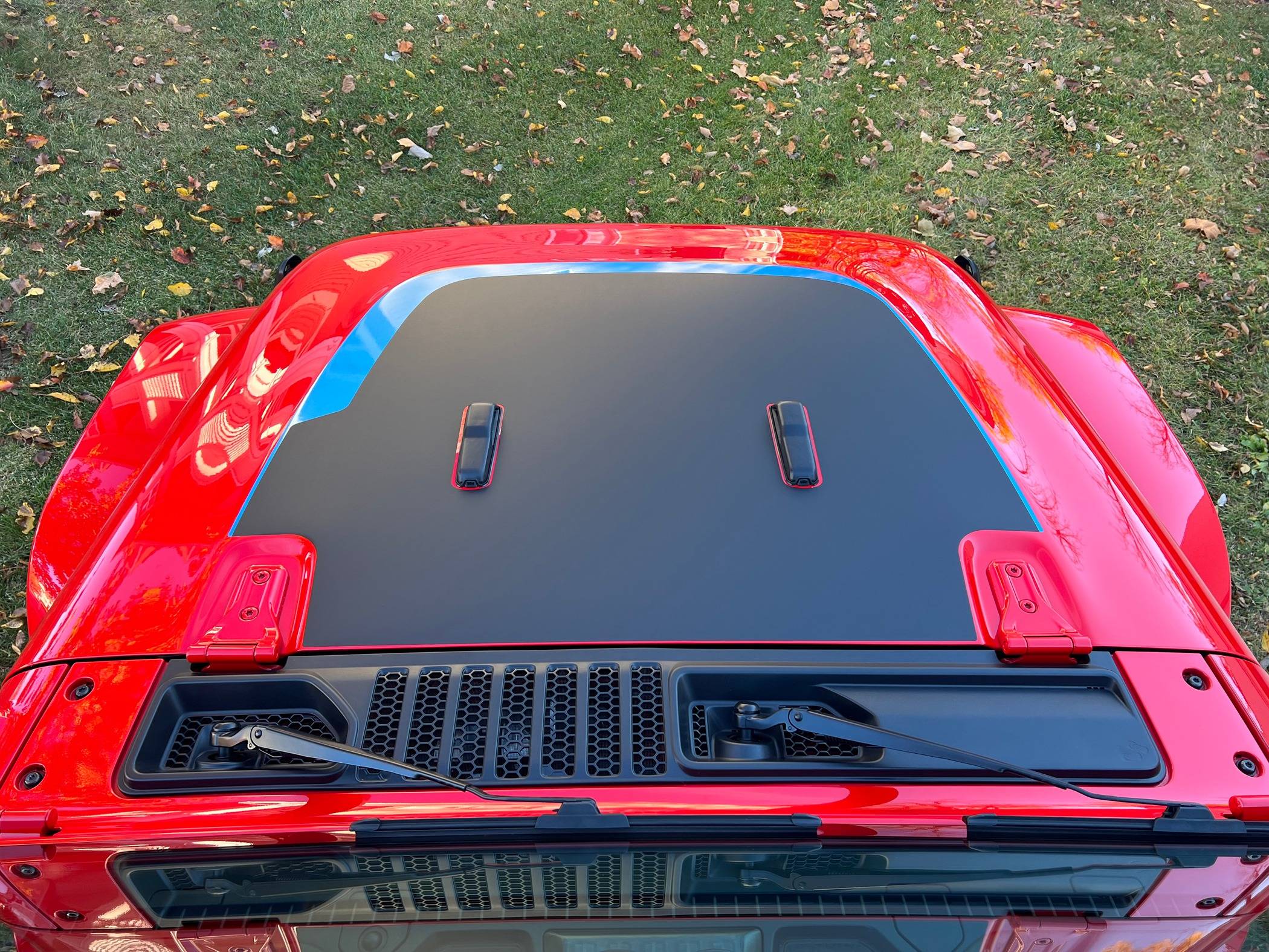 Jeep Gladiator Jeep Gladiator Sport/Willys/ Overland 4x4 (4xe Blue) Hood Graphic 4Xe Sahara hood 03
