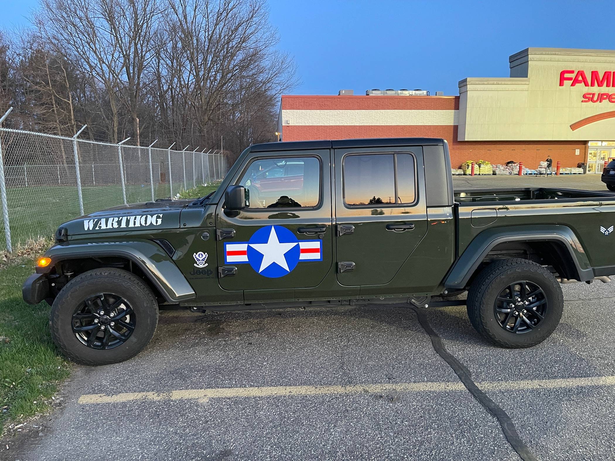 Jeep Gladiator 22 Mojave overlanding build with RTT and Motorcycle IMG_8845
