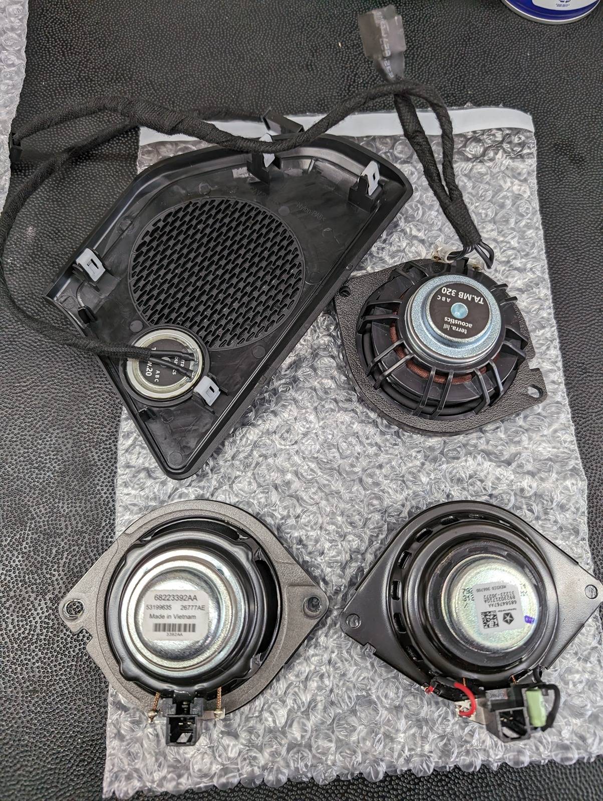 Jeep Gladiator Knee speaker performance... PXL_20240509_142929887.NIGHT