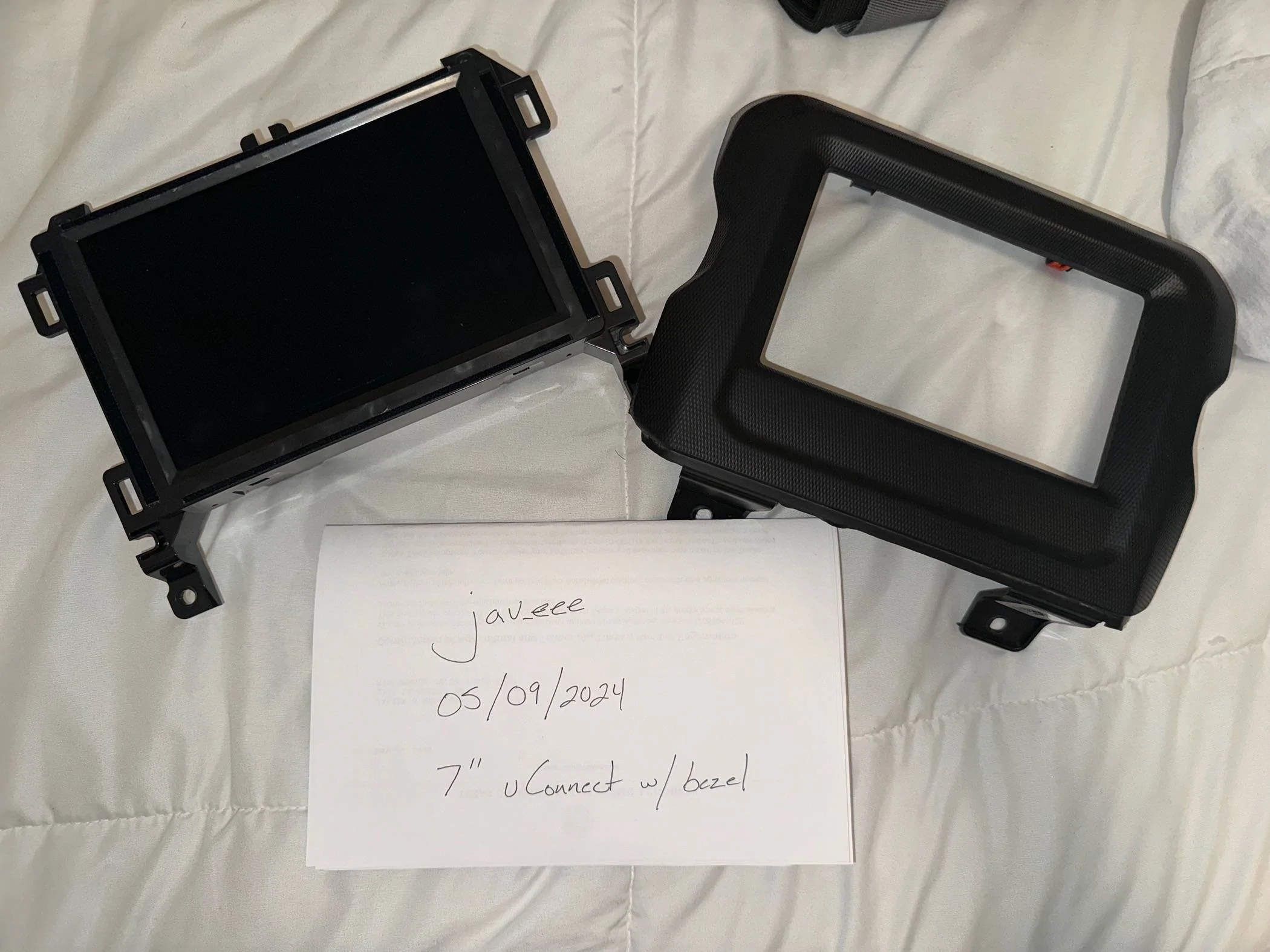 Jeep Gladiator 7” uConnect with bezel $325 shipped IMG_3180