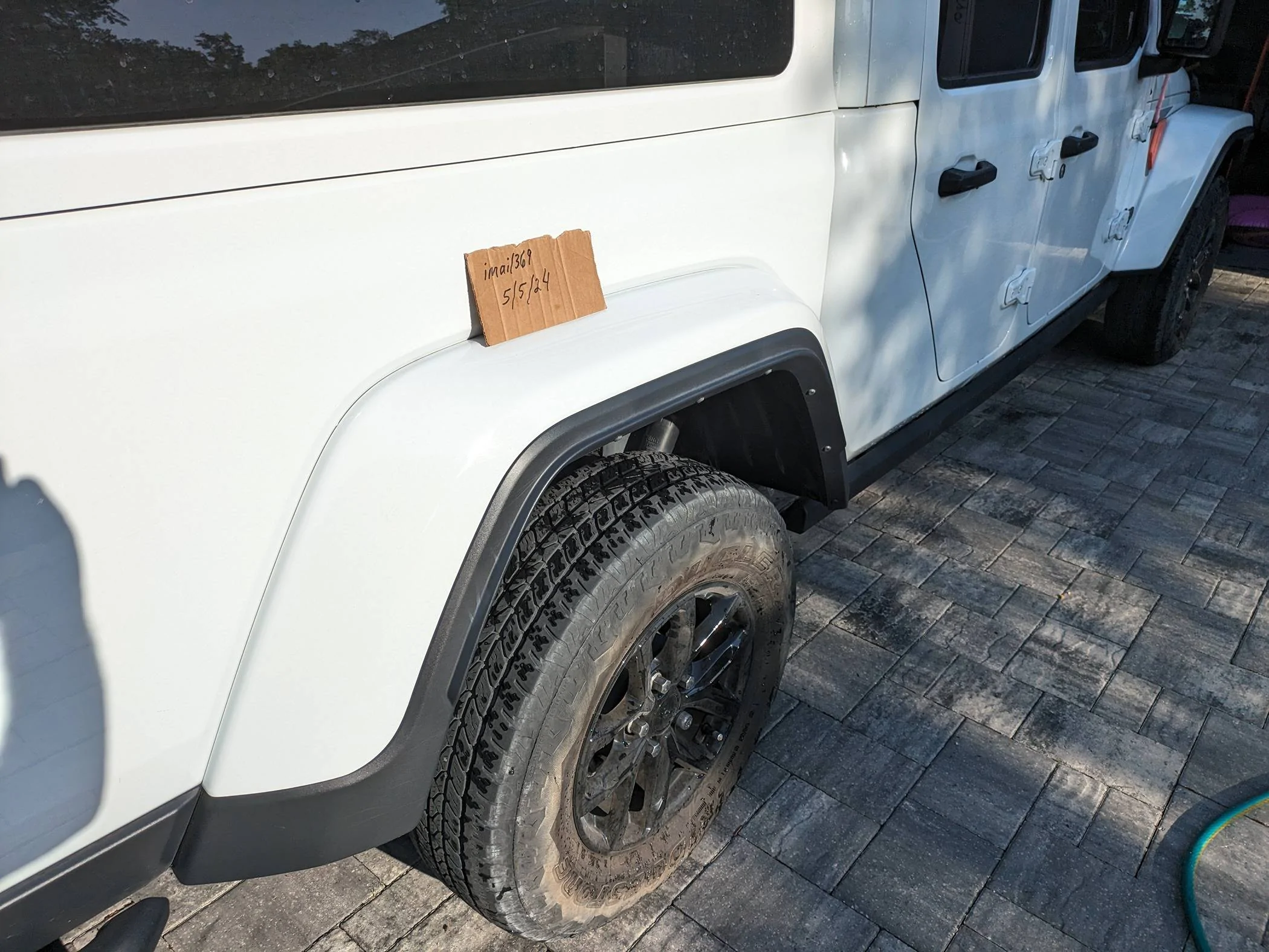 Jeep Gladiator Factory White Fender Flares PXL_20240505_222006563.MP