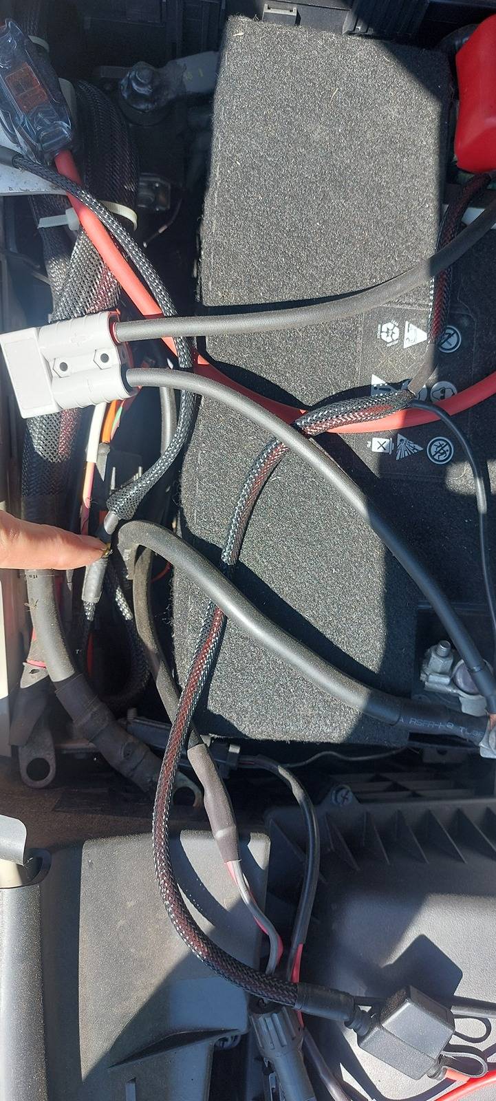 Jeep Gladiator looking for aux wires 17154588658631361559093544868363